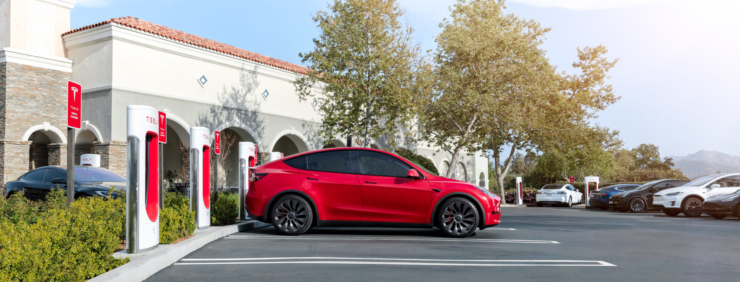 Tesla Model Y Laden