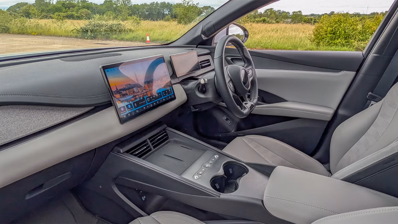 2025-BYD-Seal-6-Touring-interior-Carwow