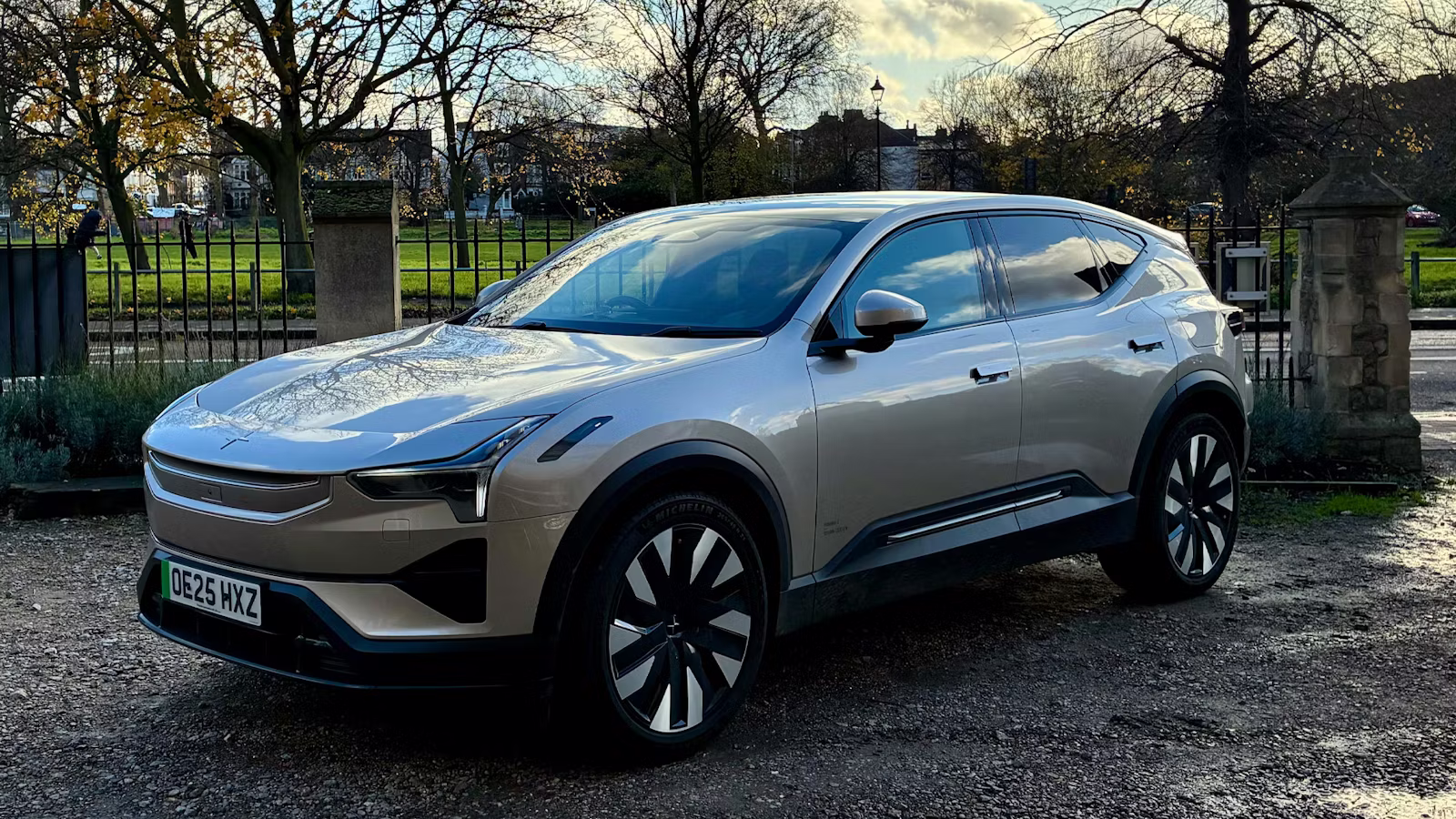 2025-Polestar-3-front-quarter