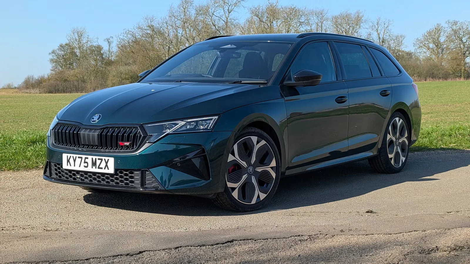 2025-Skoda-Octavia-vRS-Estate-front-static-Carwow