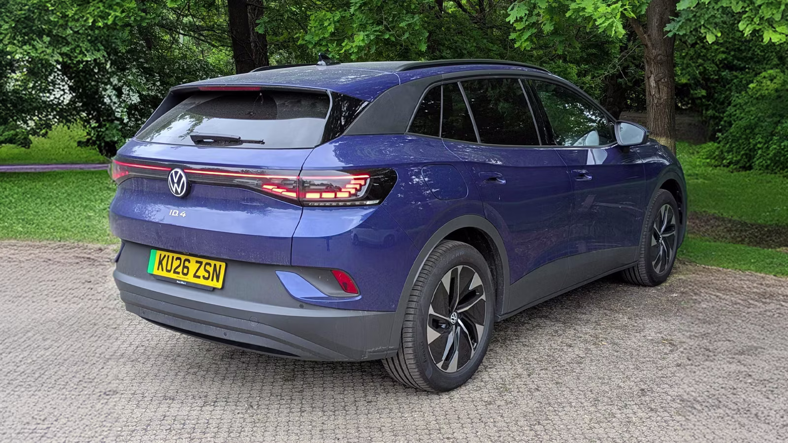 2026-Volkswagen-ID4-rear-quarter-Carwow