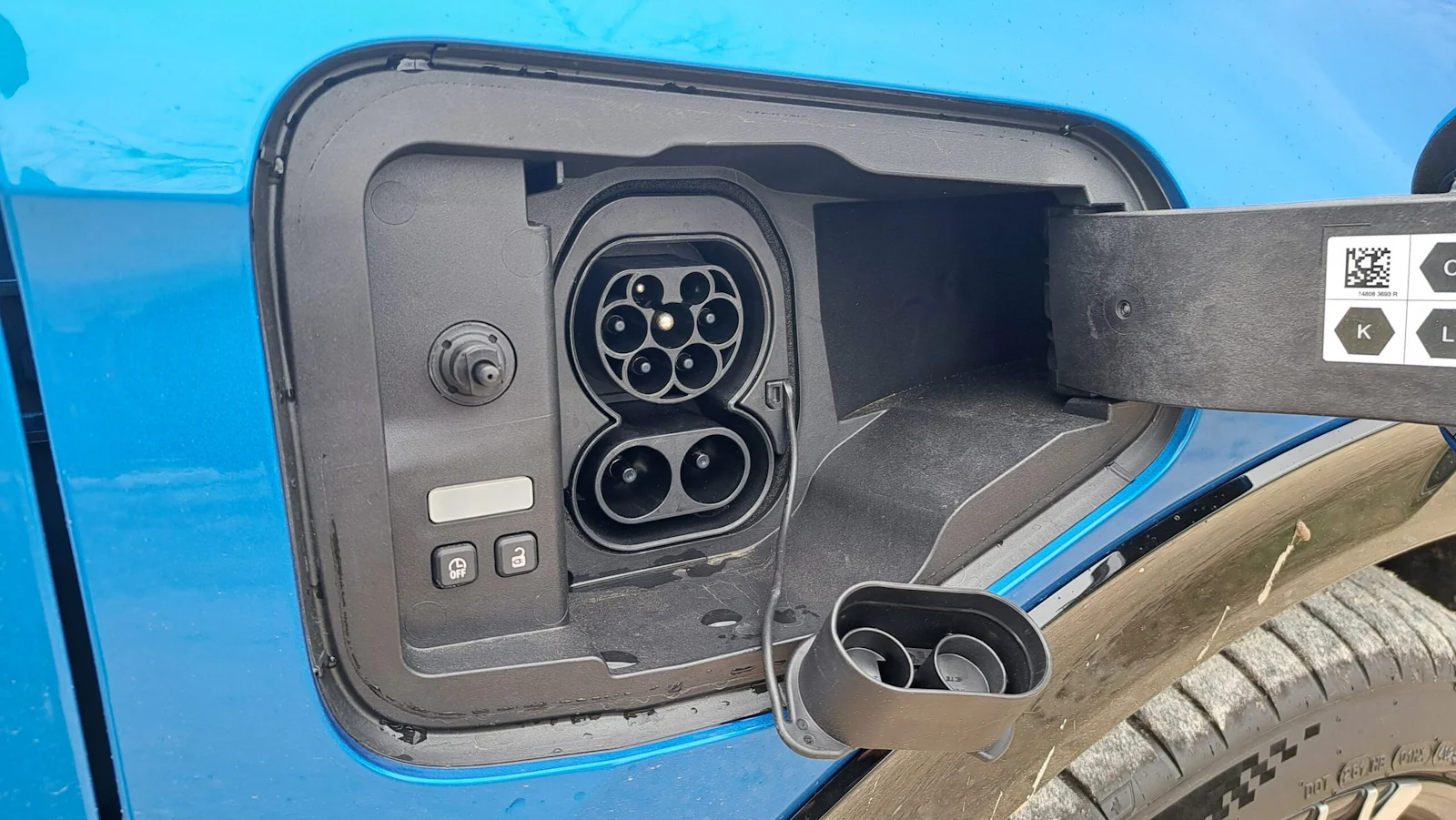 Alpine A390 Ladeanschluss