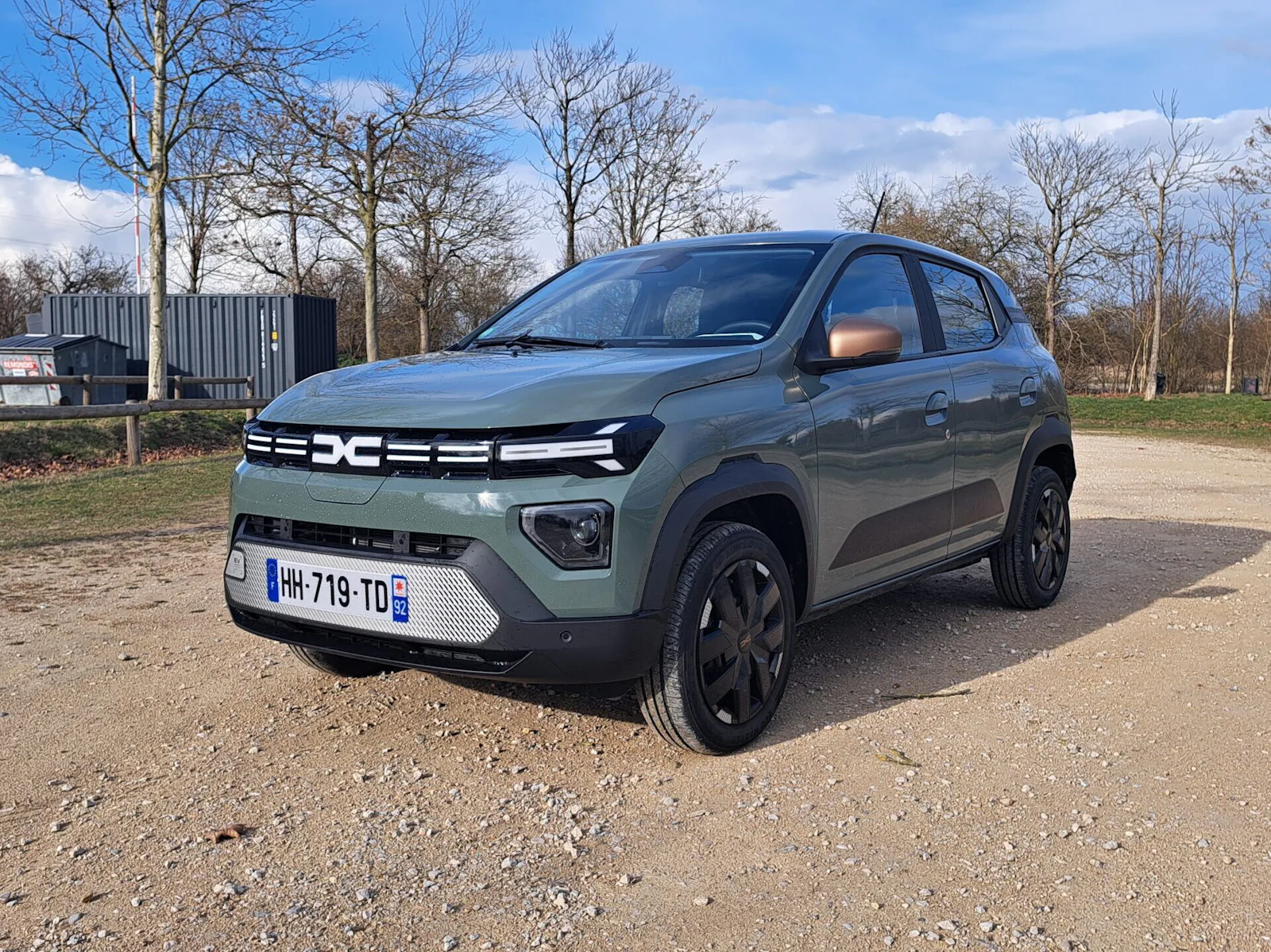 Dacia Spring vorne dreiviertel