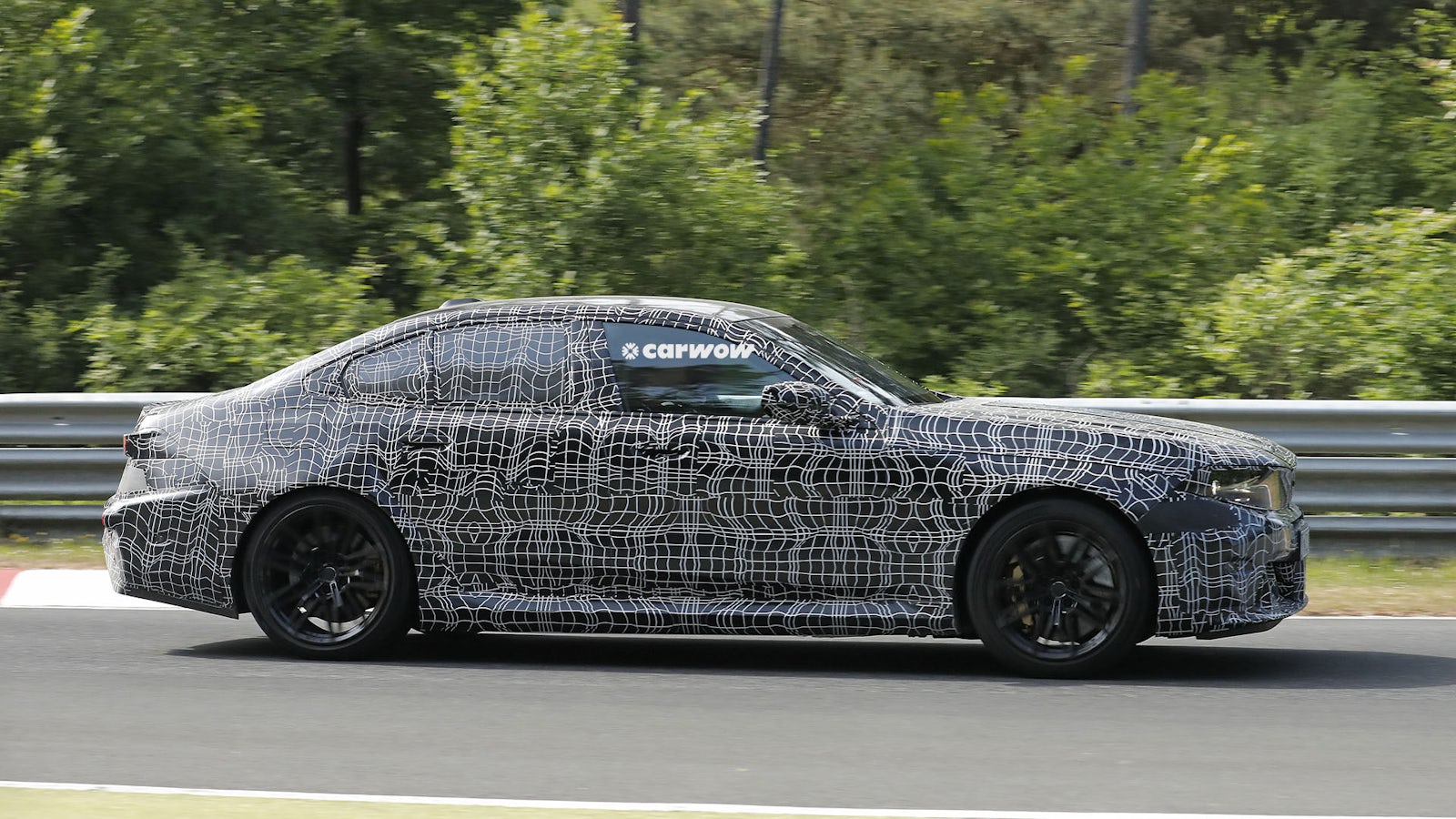 BMW M5 Facelift 2027 auf Testfahrt Seitenansicht