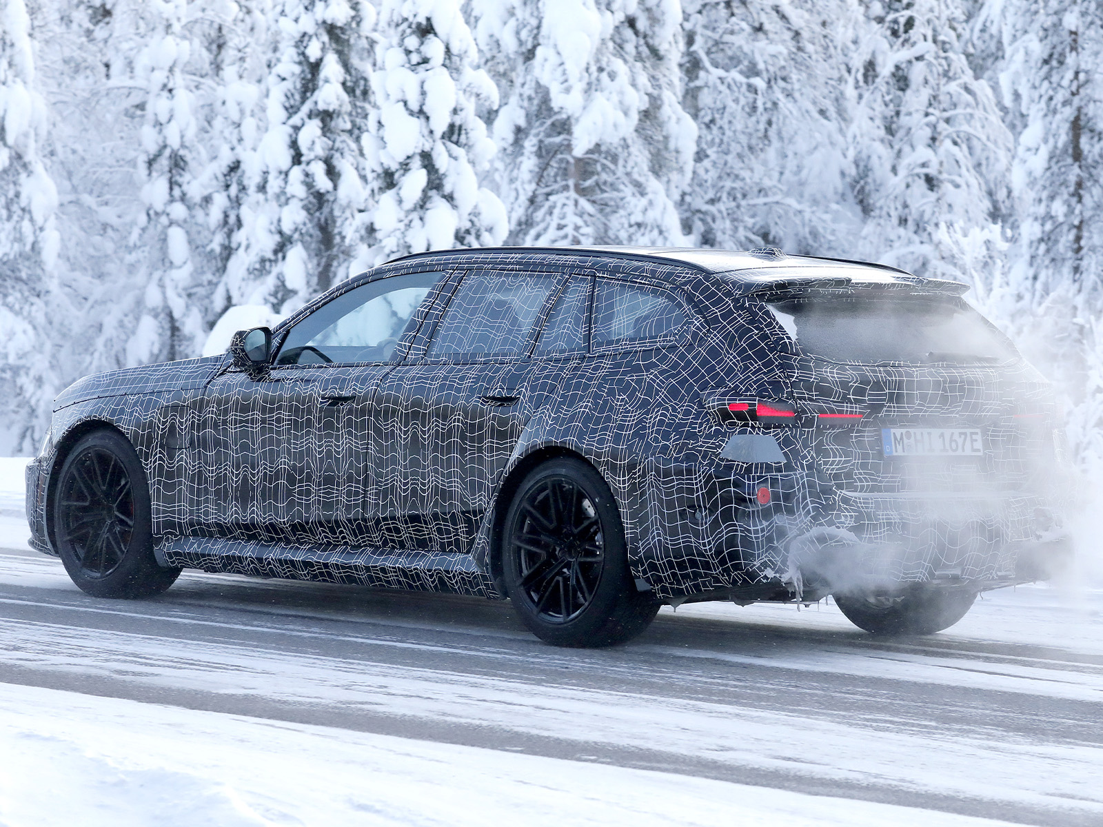BMW M5 Facelift Wintertest Heckansicht