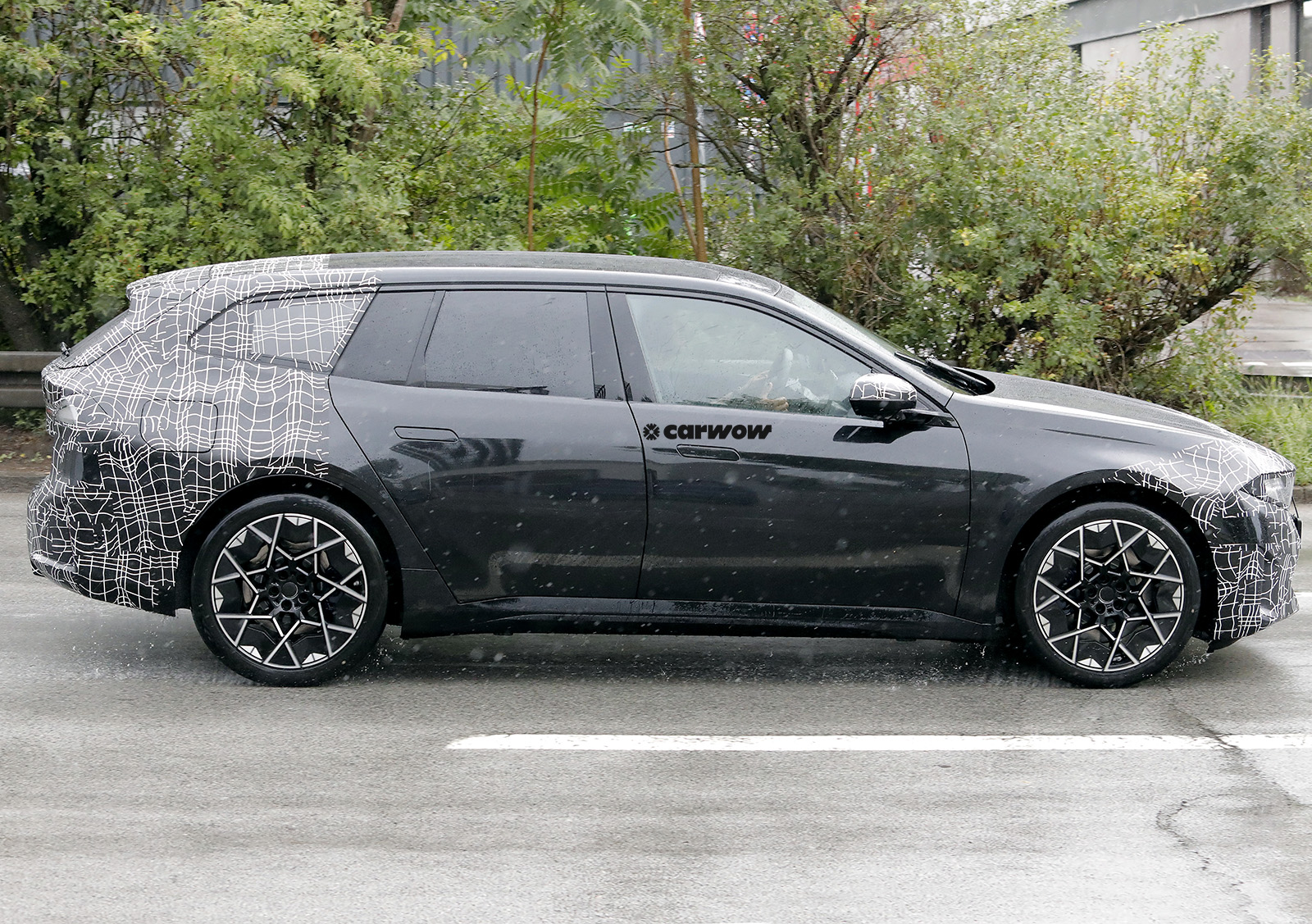 BMW i3 Touring auf Testfahrt Seitenansicht 2