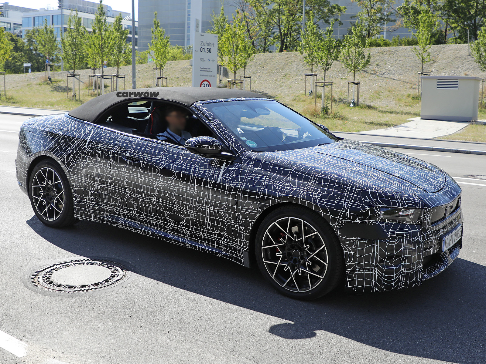 BMW i4 Cabrio auf Testfahrt Seitenansicht