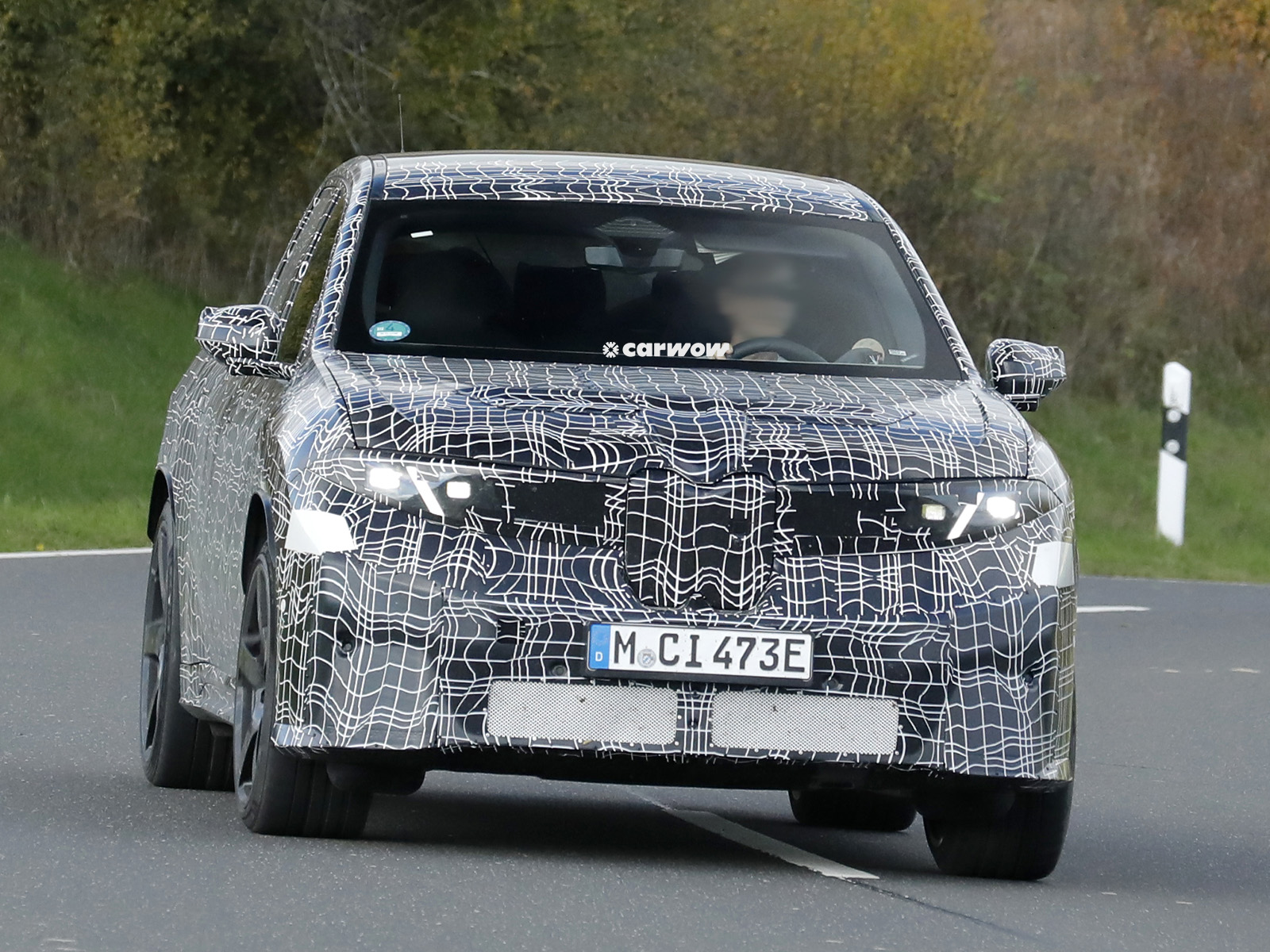 BMW iX3 M auf Testfahrt Frontansicht