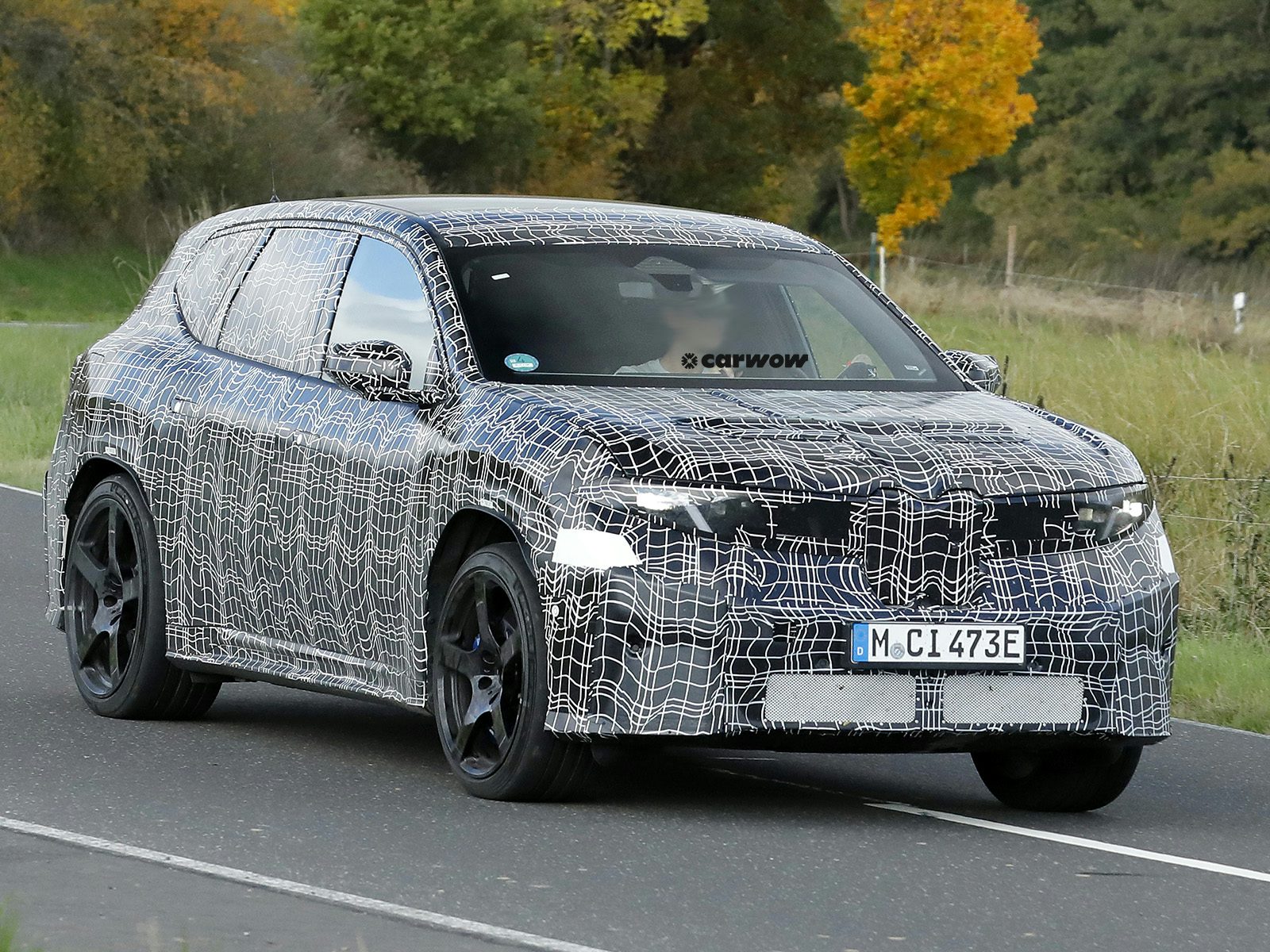 BMW iX3 M auf Testfahrt