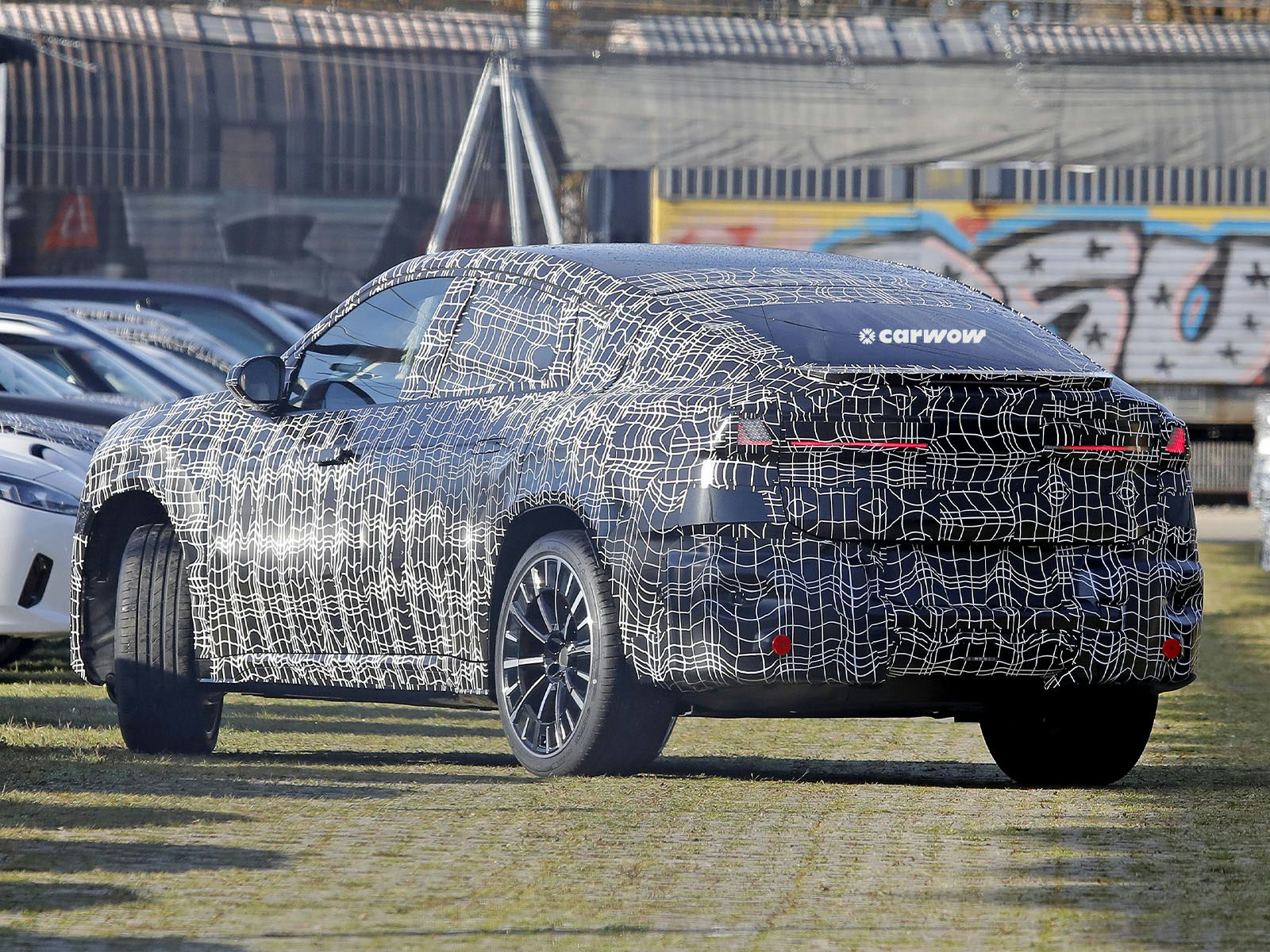 BMW iX4 Erlkönig gesichtet