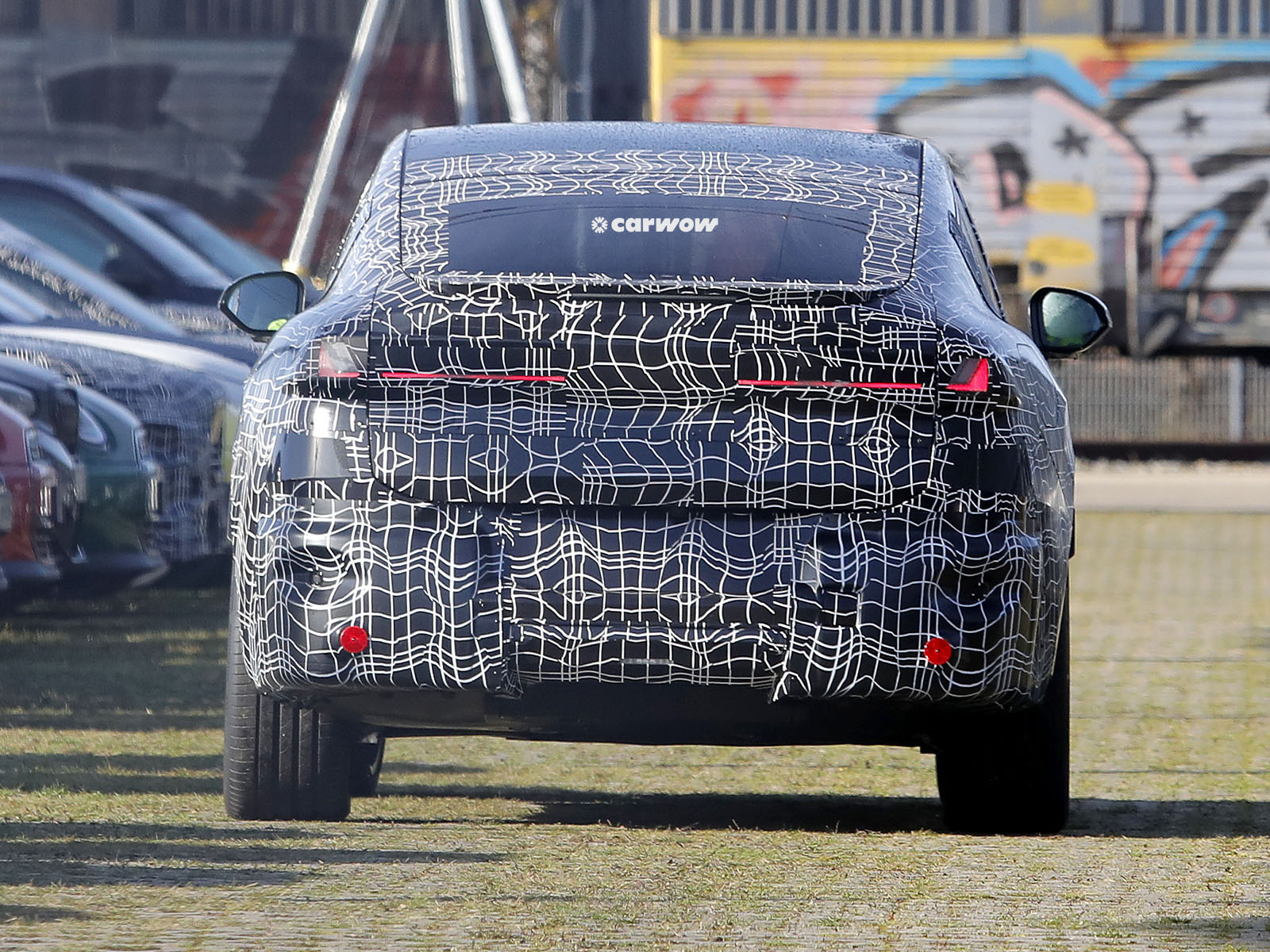 BMW iX4 2026 Heckansicht