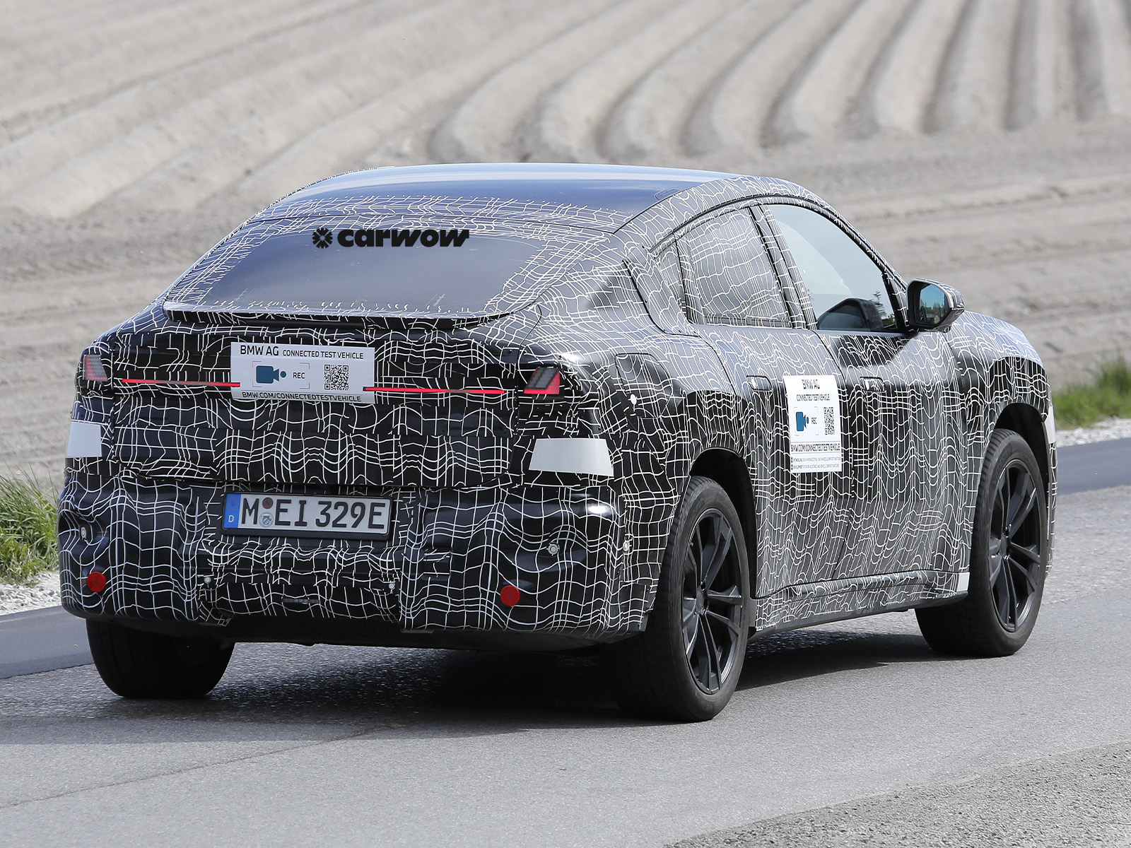 BMW iX4 Testfahrt Neue Bilder Heckansicht