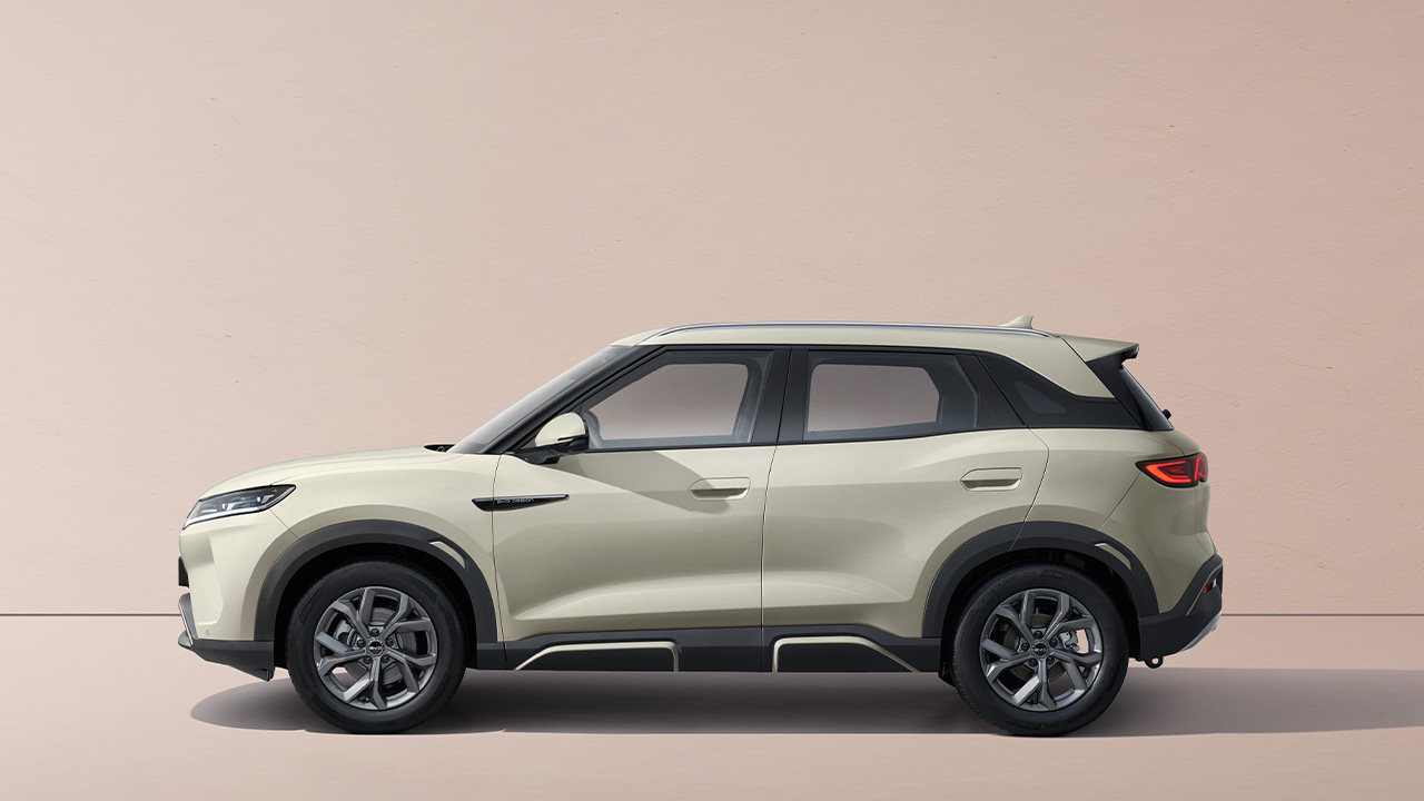 BYD Atto 2 side view