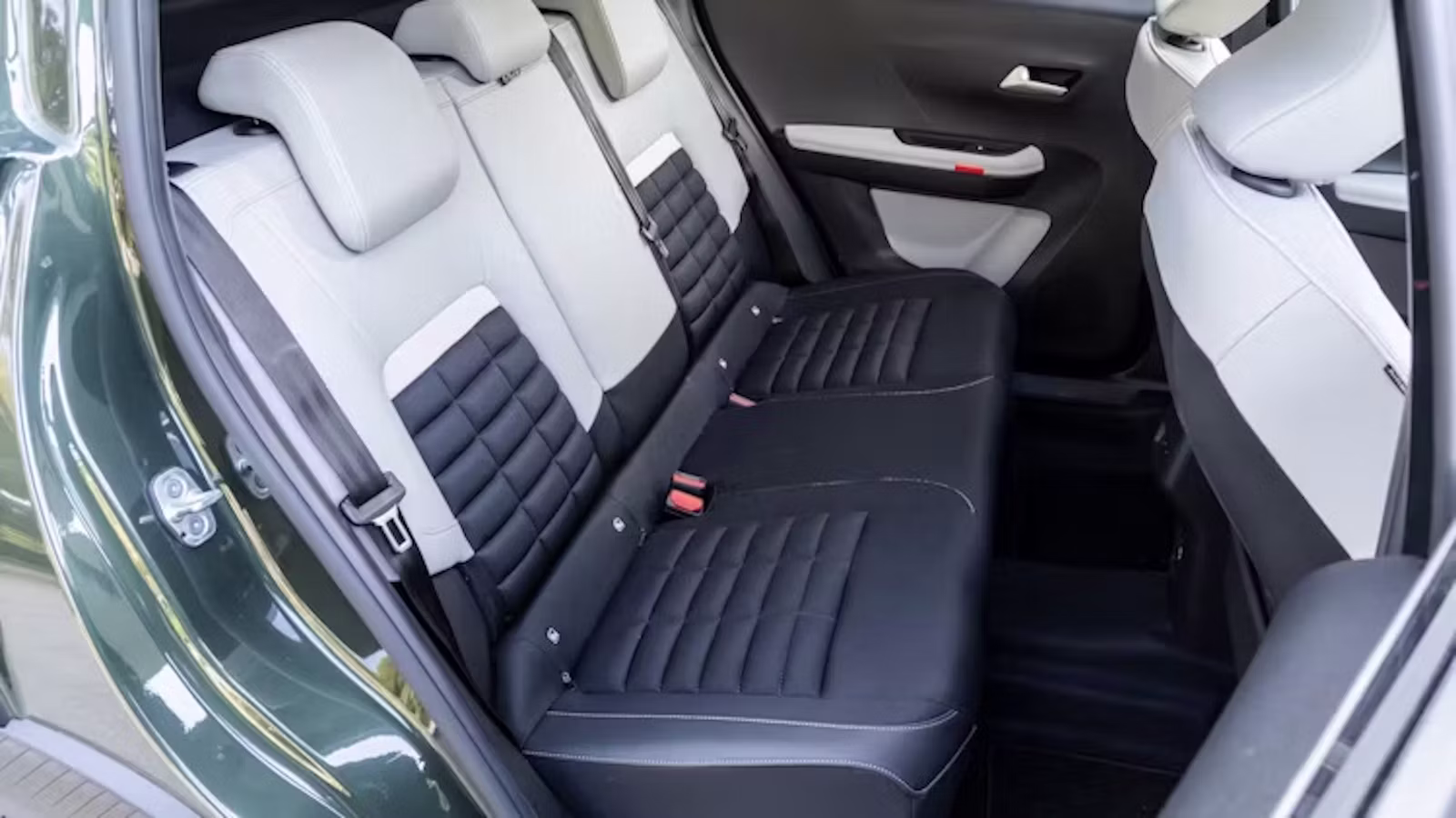 Citroen-C3-Aircross-back-seats
