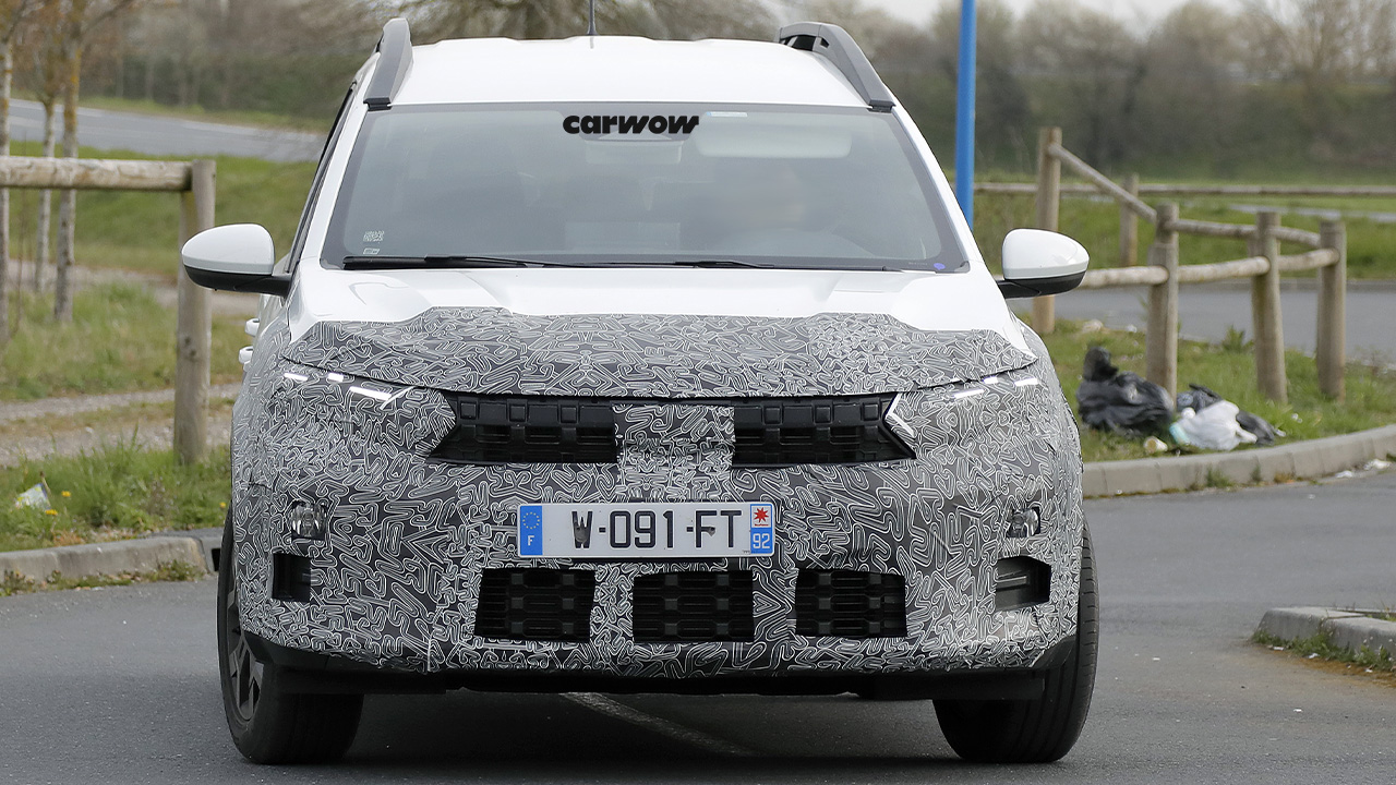 Dacia Jogger facelift on test drive 2025 front view