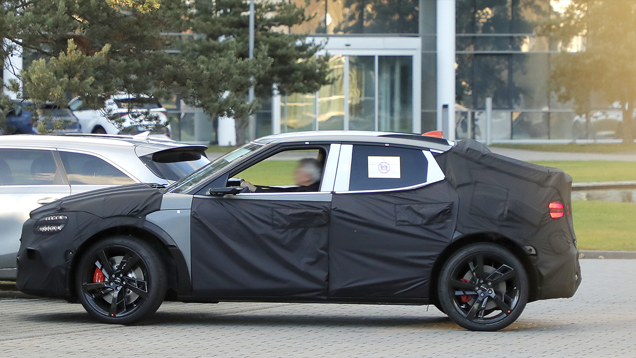 Genesis GV60 Magma Testfahrt Seitenansicht