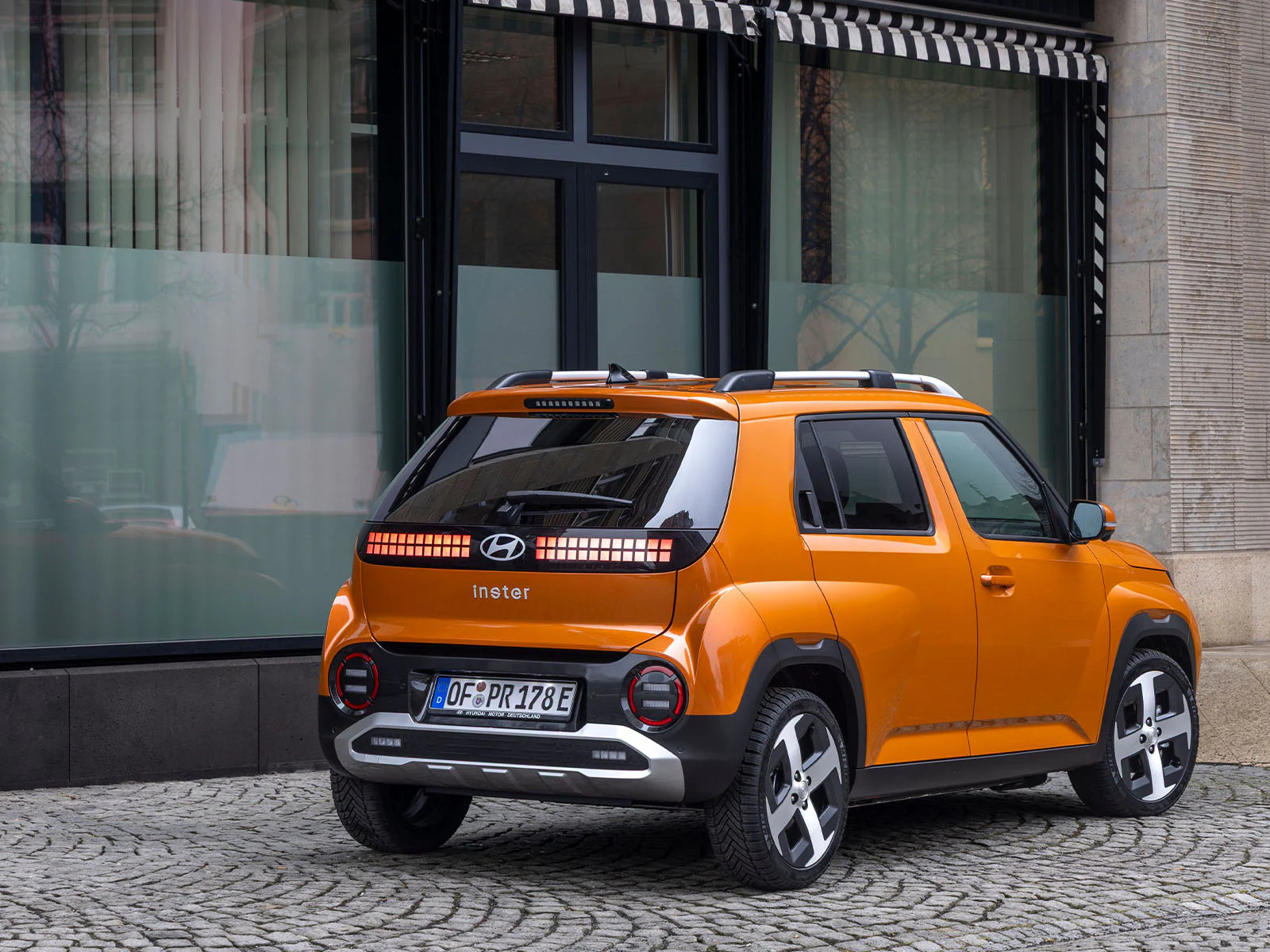 Hyundai Inster Orange Heckansicht