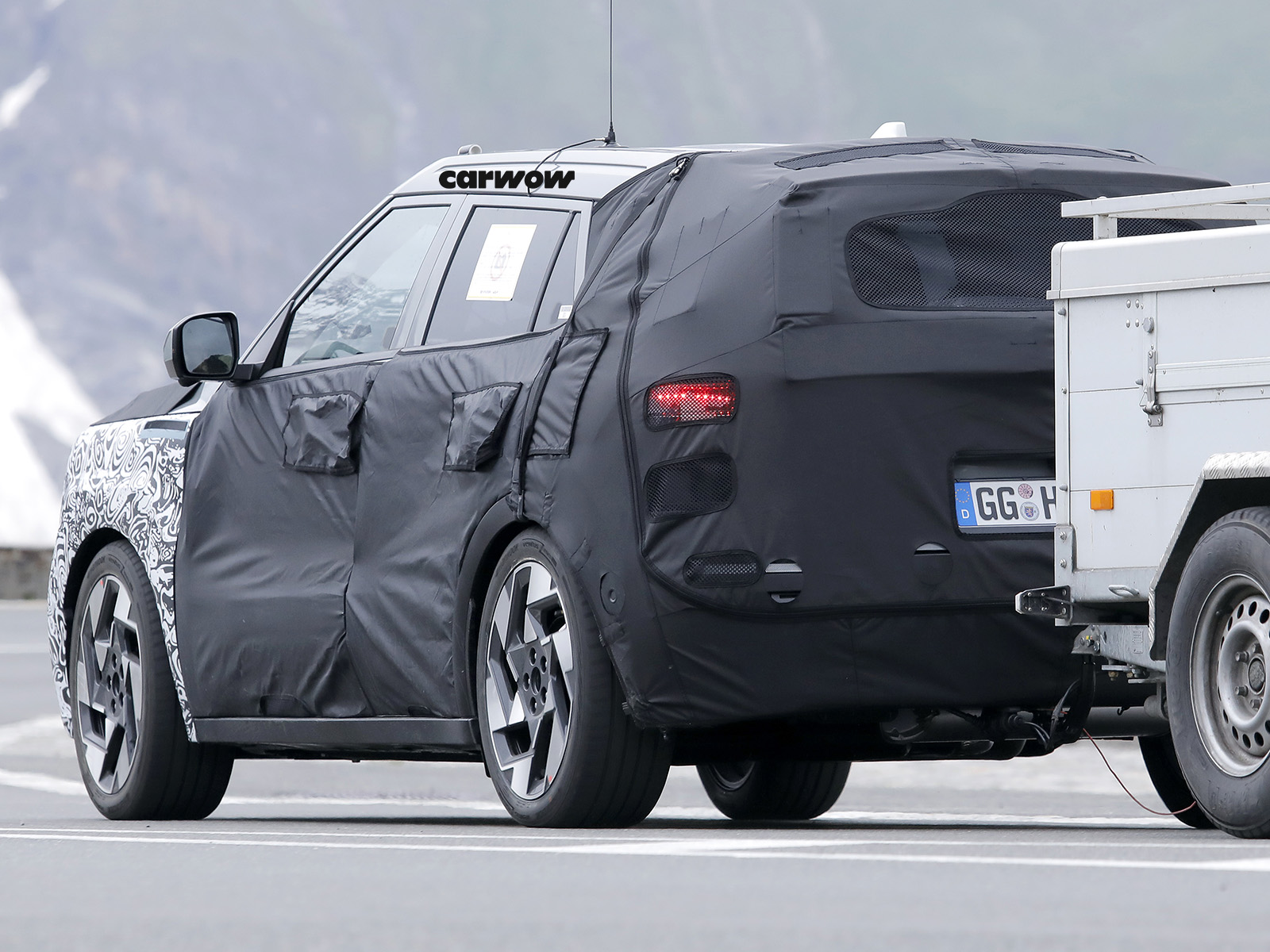 Hyundai Kona auf Testfahrt Heckansicht