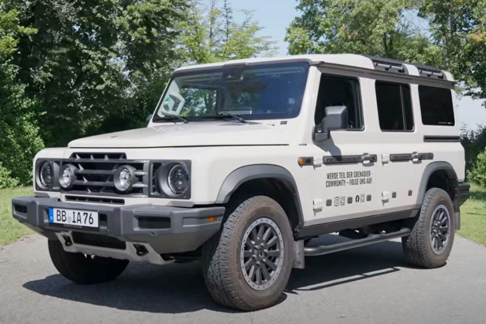 Ineos Grenadier vorne seitlich