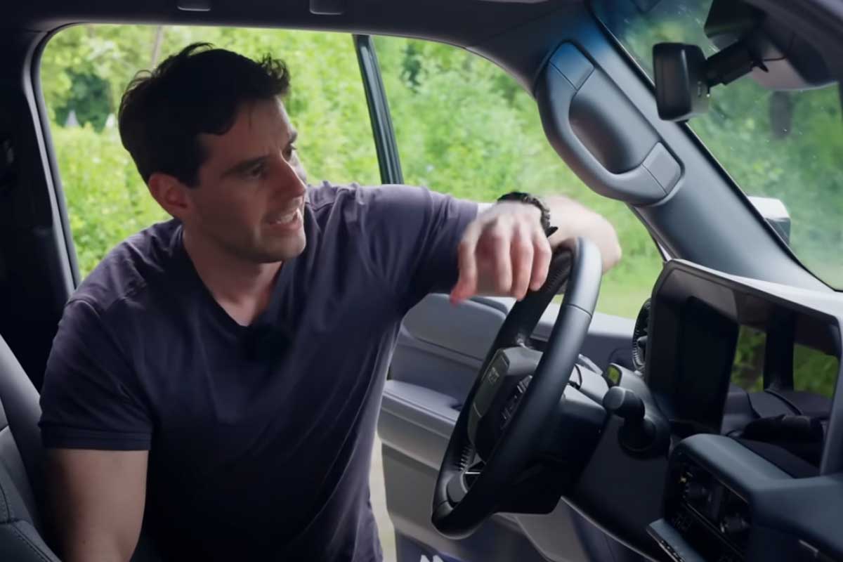 Toyota Land Cruiser Innenraum mit Daniel Hohmeyer