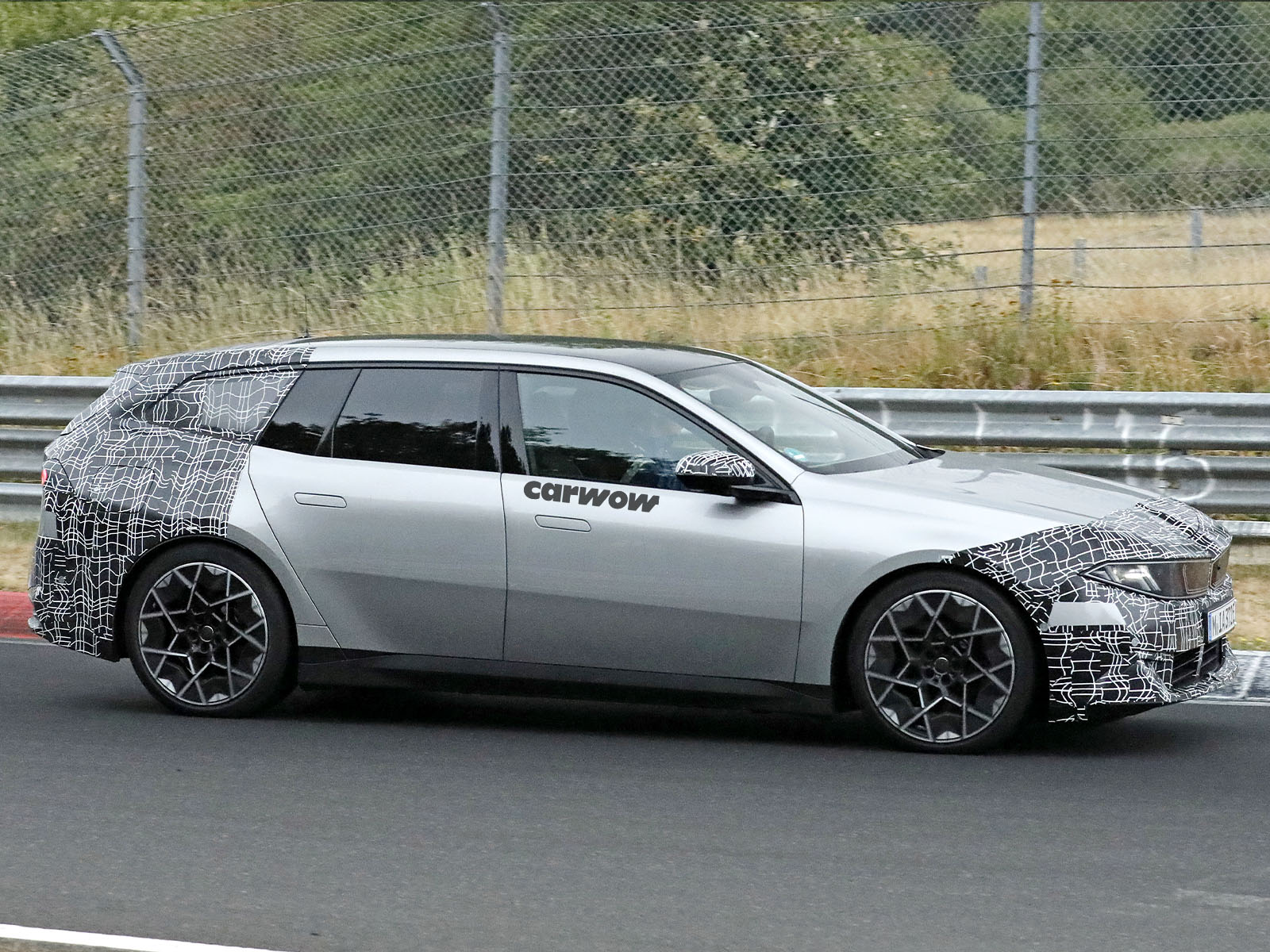 Neue Bilder BMW i3 Touring auf Testfahrt Seitenansicht 2