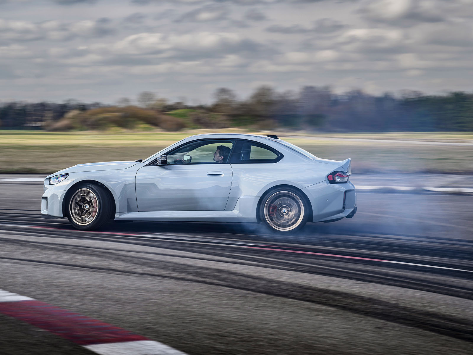 Neuer BMW m2 CS dynamisch