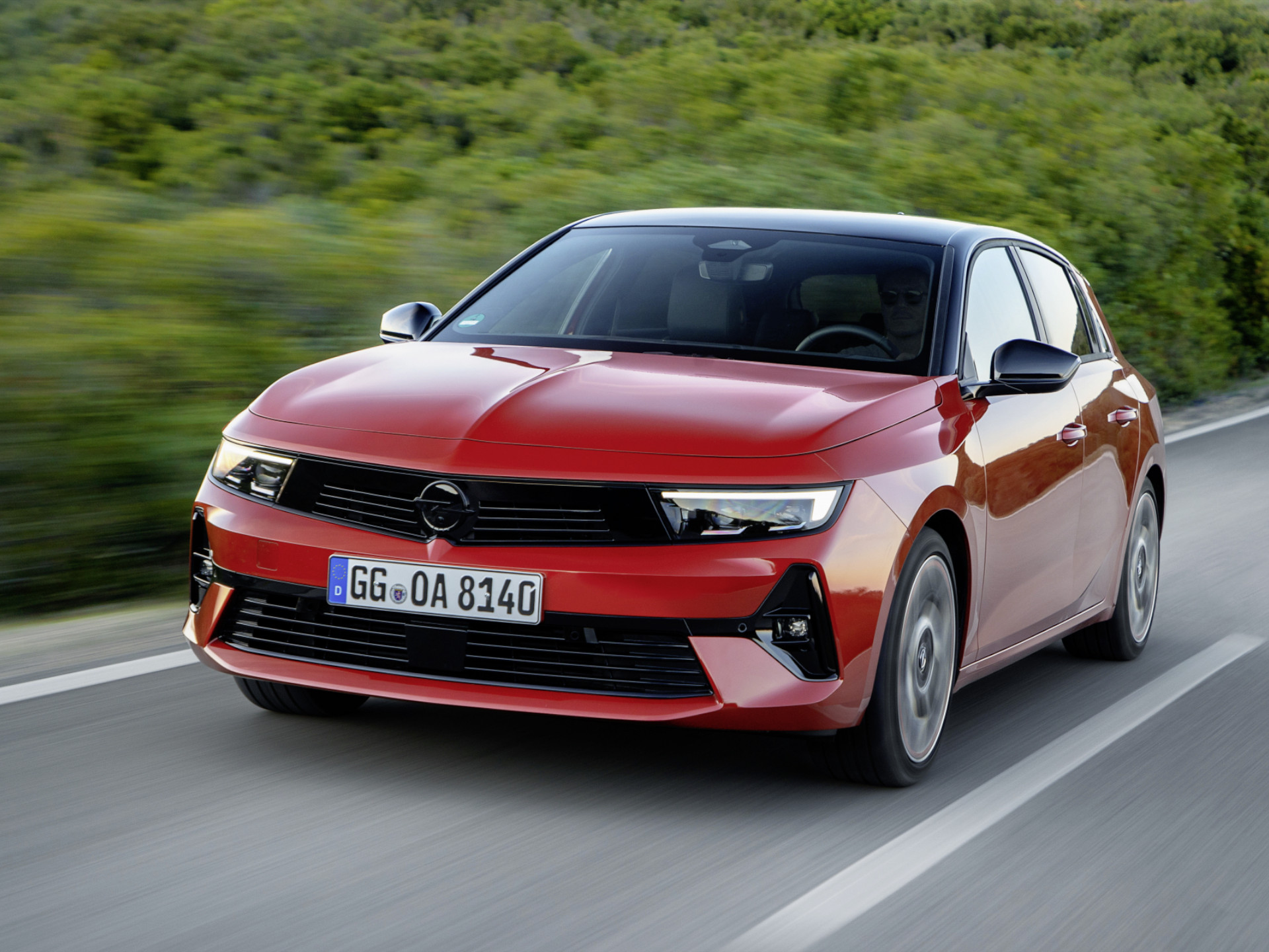 Opel Astra rot dynamisch Frontansicht