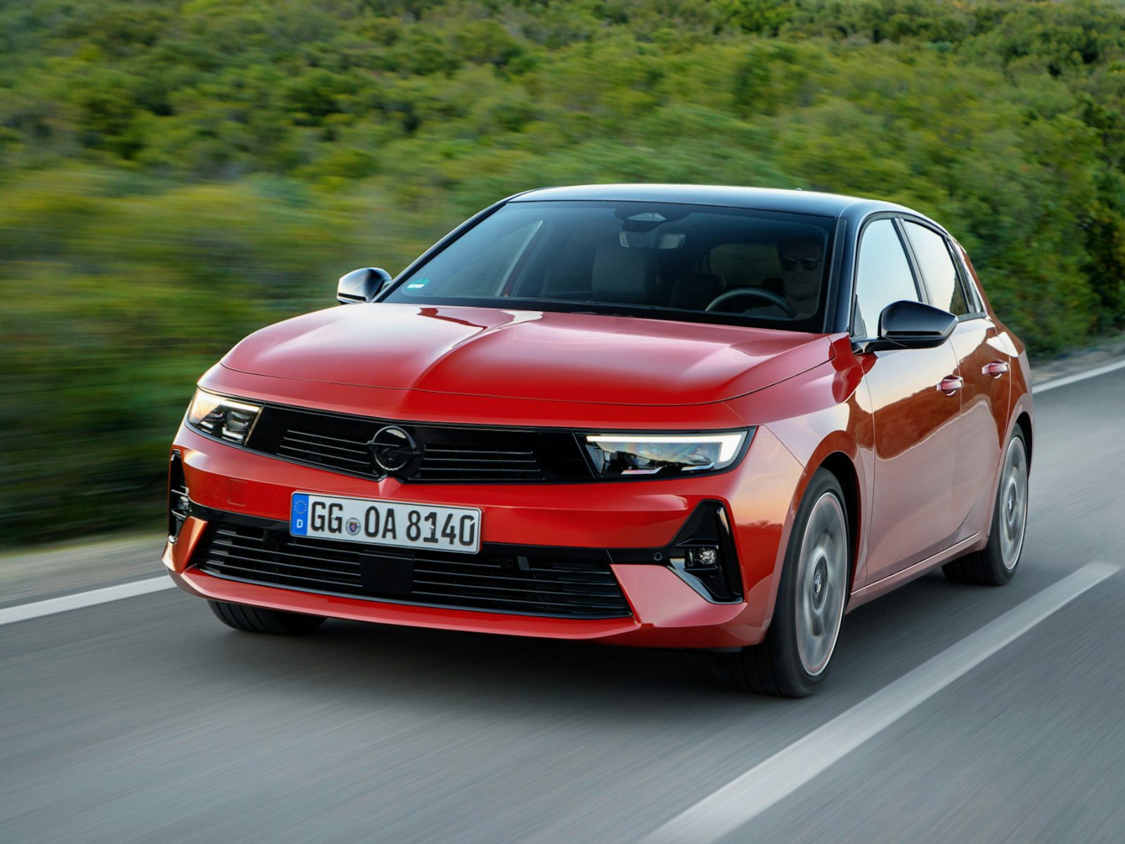 Opel Astra rot dynamisch Frontansicht