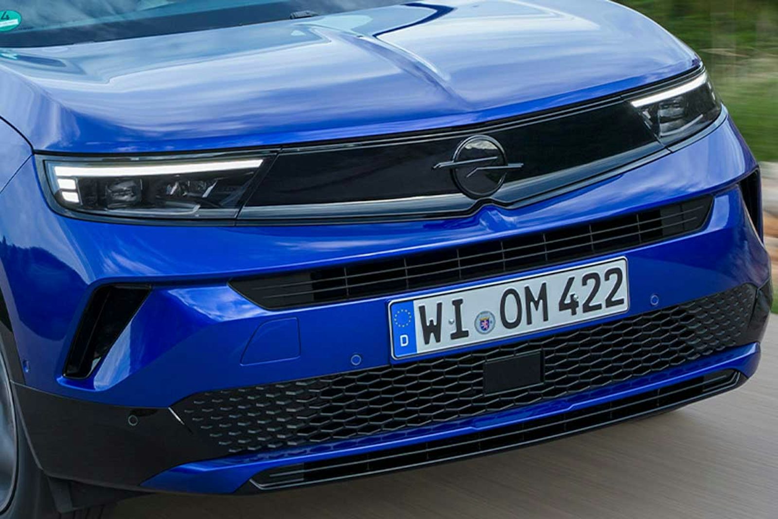 Opel Mokka in Blau Front Kühlergrill