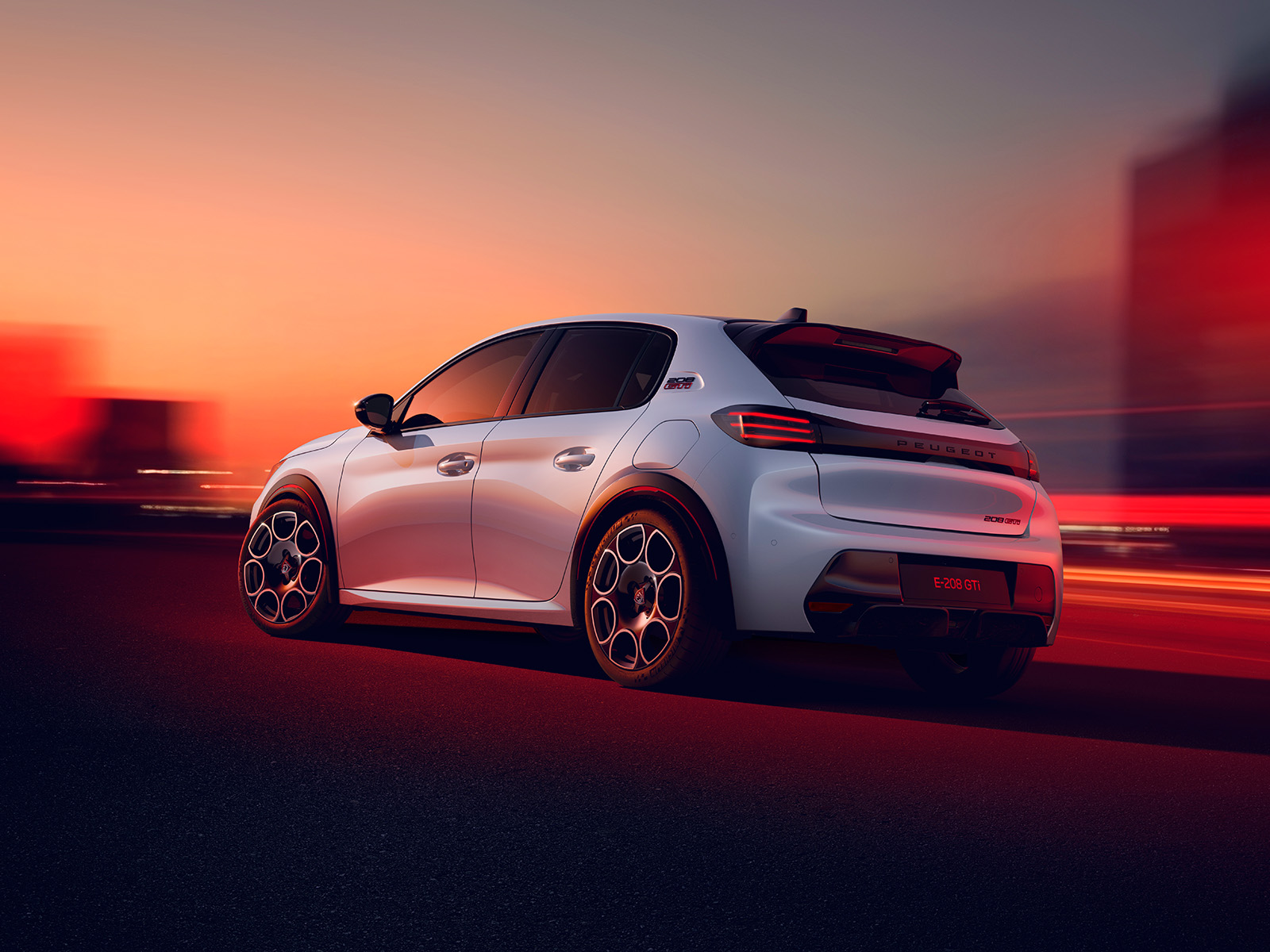 Peugeot e-208 GTi dynamisch Heckansicht