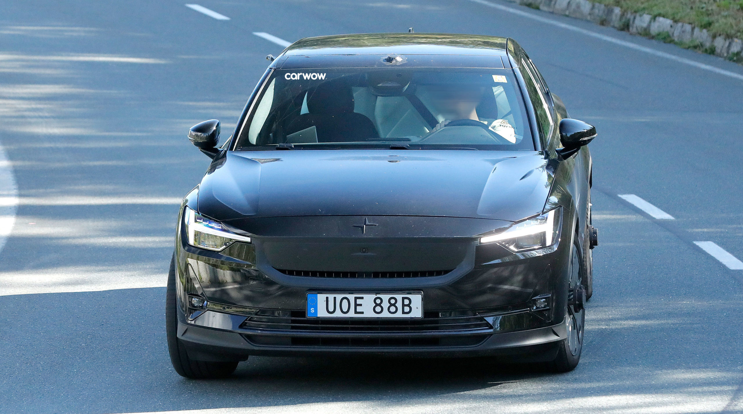Polestar 2 Facelift bei ersten Testfahrten gesichtet carwow.de