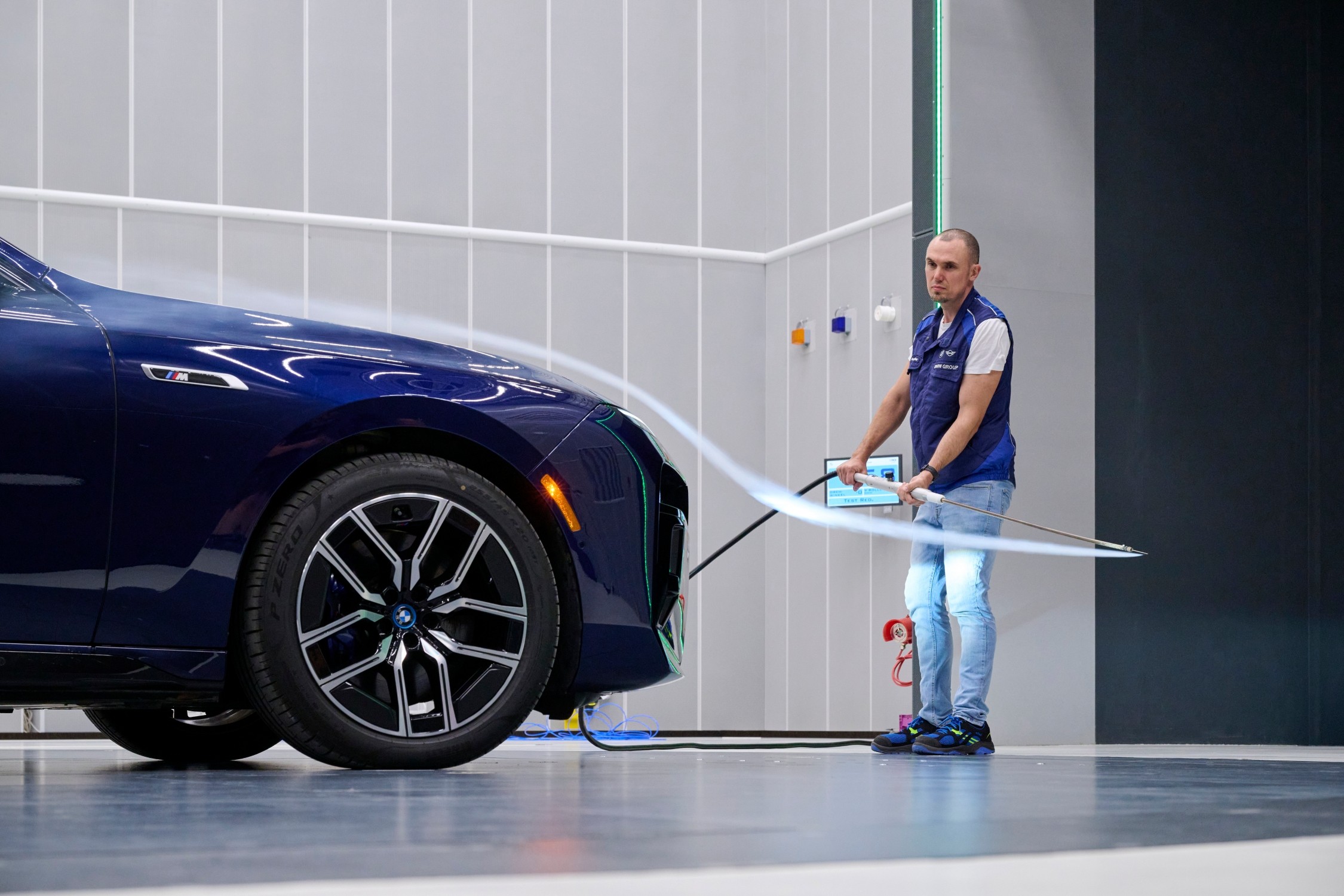 Rauchlanze_Windkanal_BMW