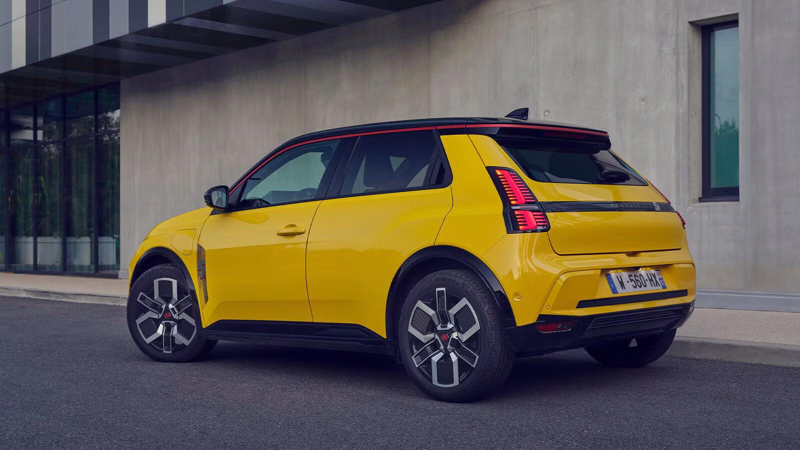 Renault-5-E-Tech-Heck-seitlich