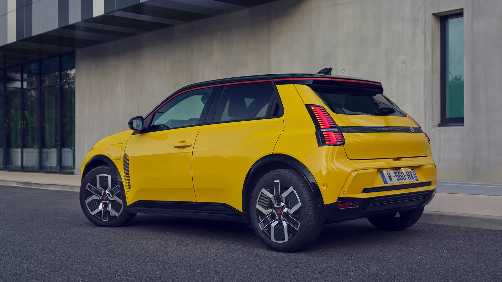 Renault-5-E-Tech-Heck-seitlich