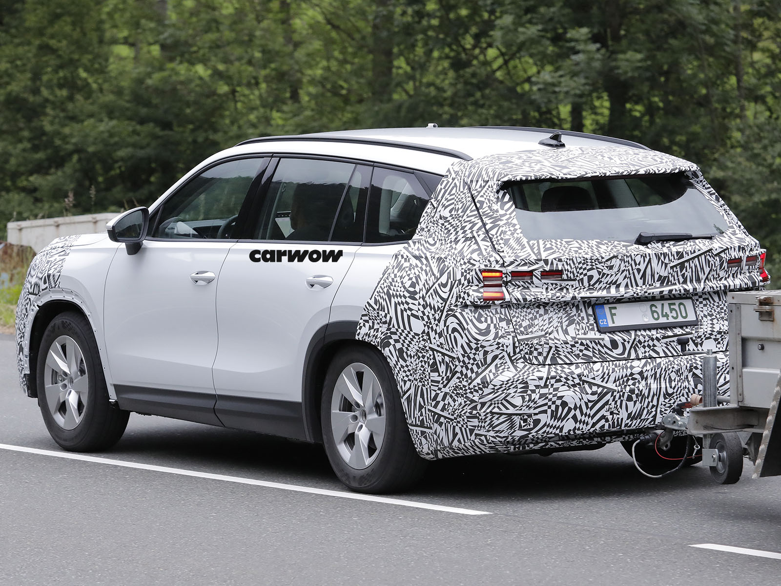 Skoda Kodiaq auf Testfahrt Heckansicht 2