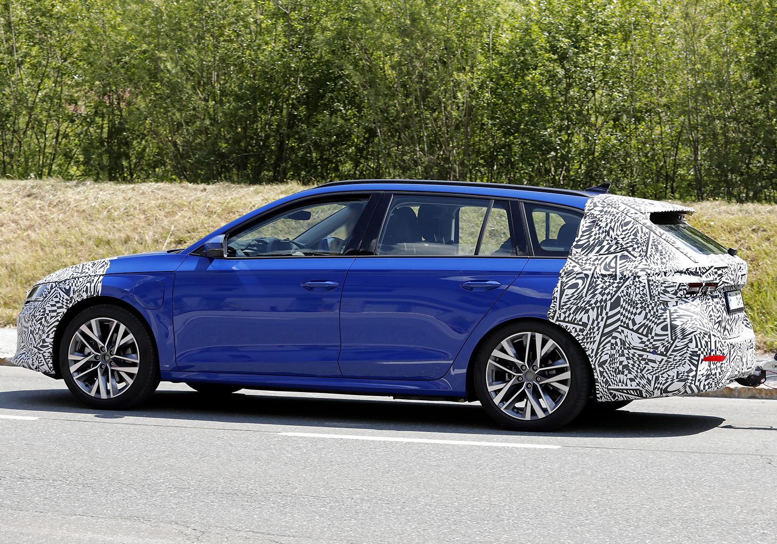 Skoda Octavia Zweites Facelift auf Testfahrt 2026 Seitenansicht 3