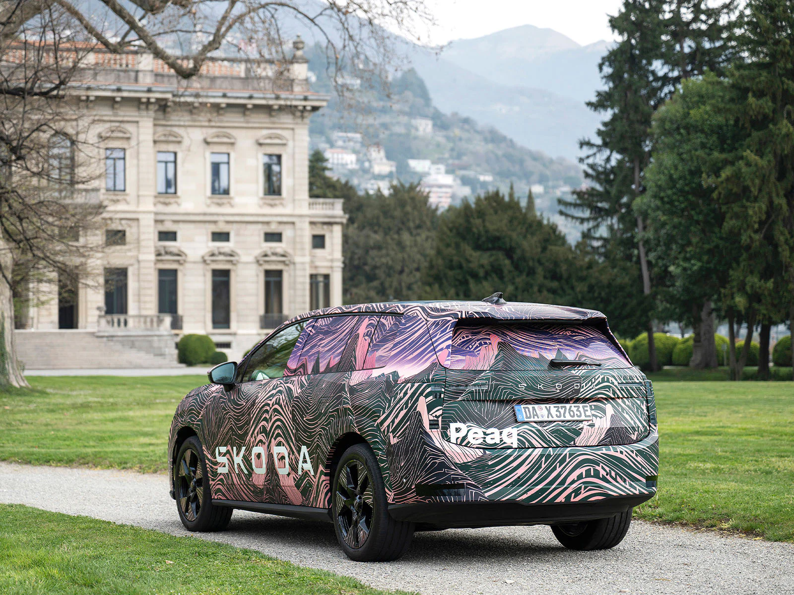 Skoda Peaq getarnt Heckansicht 2