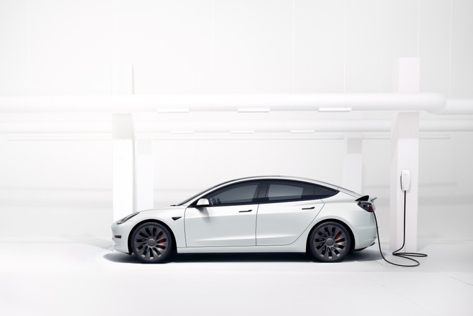 Tesla Model 3 Laden