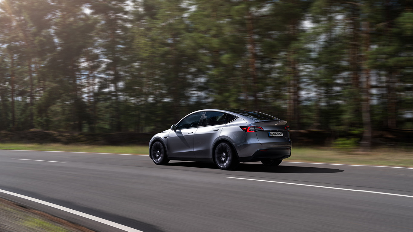 Tesla Model Y with 6,000 environmental bonus from the manufacturer