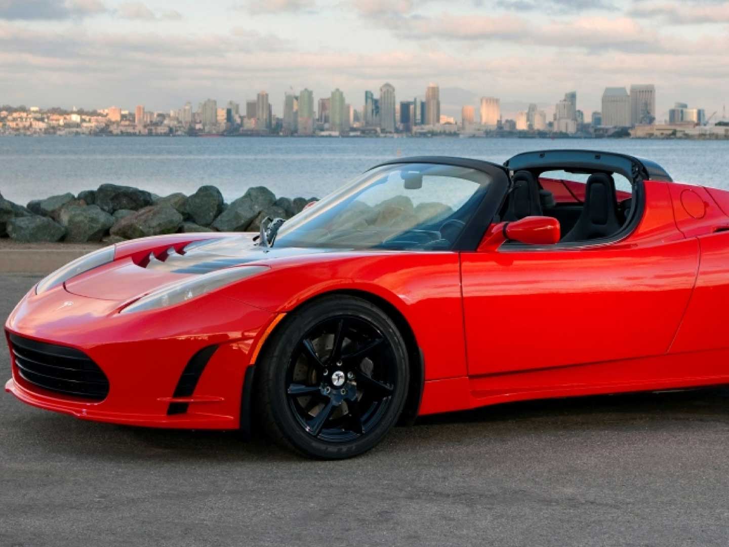 Tesla-Roadster-front-quarter-static