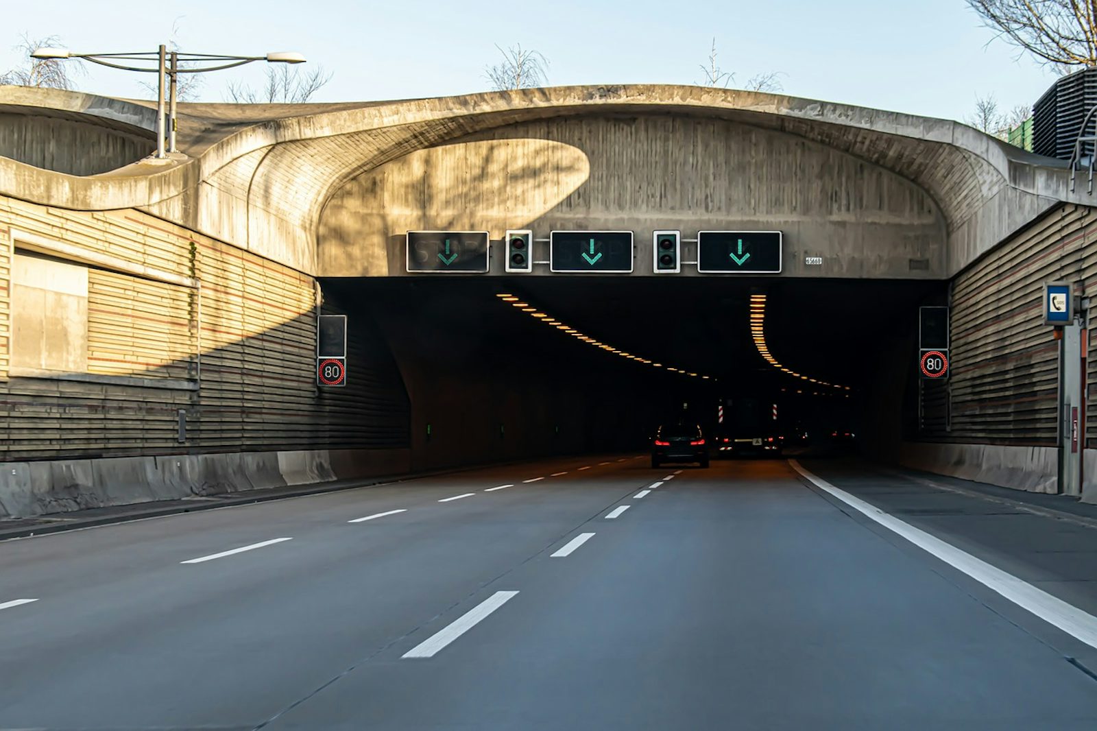 Tunnel-Autobahn