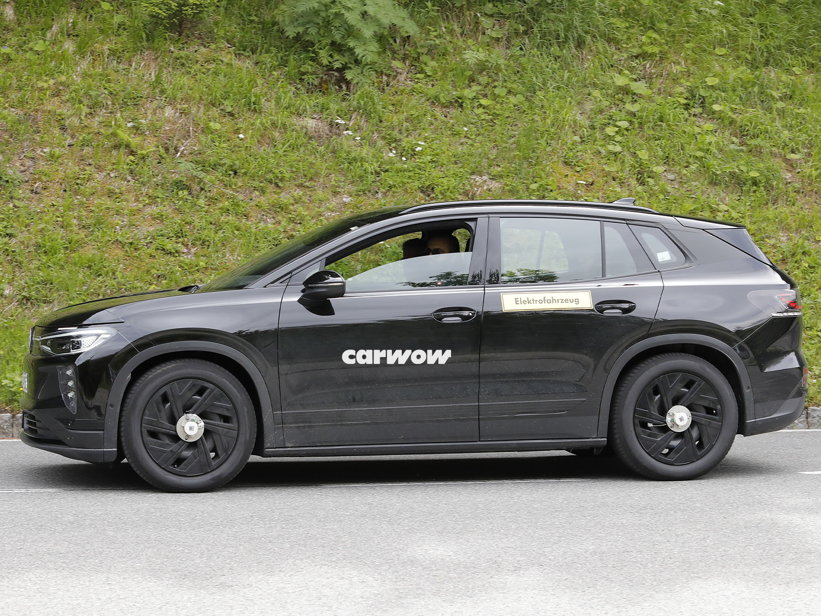 VW ID Tiguan auf Testfahrt Juli 2026 Seitenansicht 2