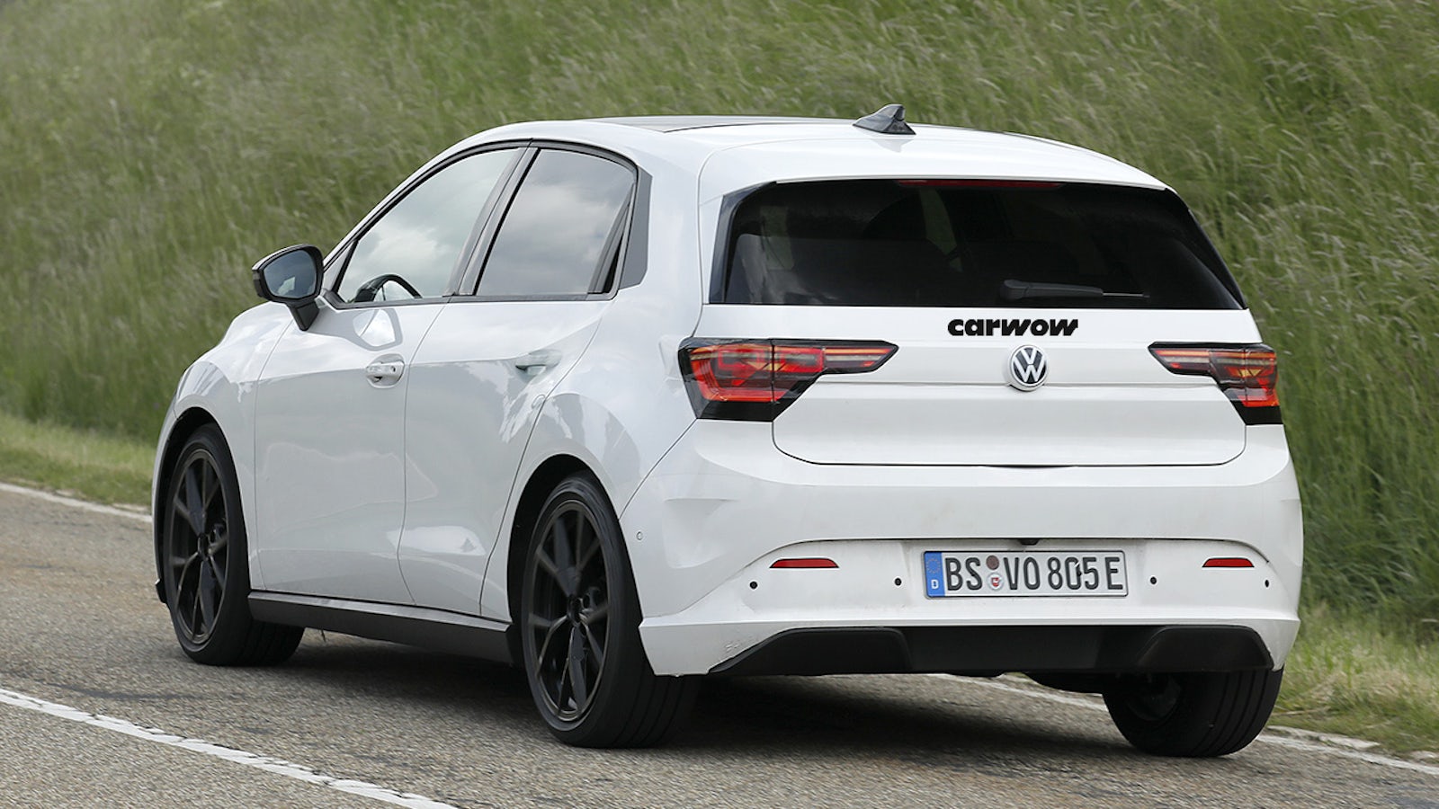 VW ID2 auf Testfahrt Heckansicht