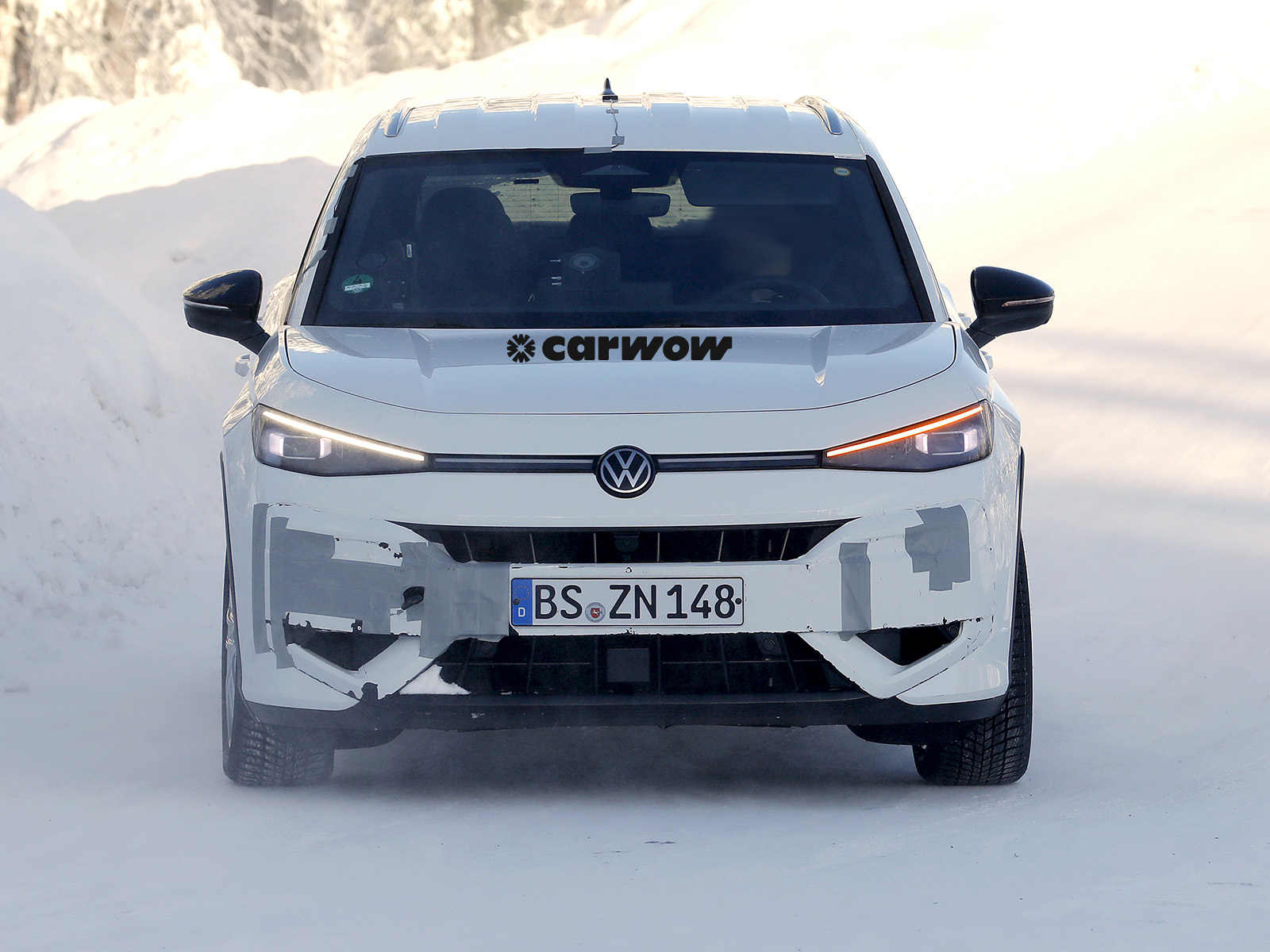 VW T-Roc R auf Testfahrt Frontansicht