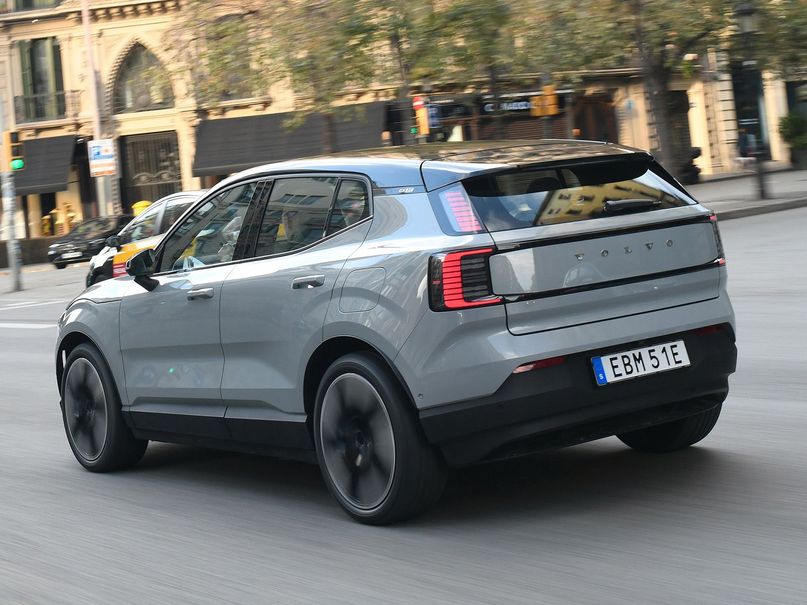 Volvo EX30 im Vergleich Heckansicht