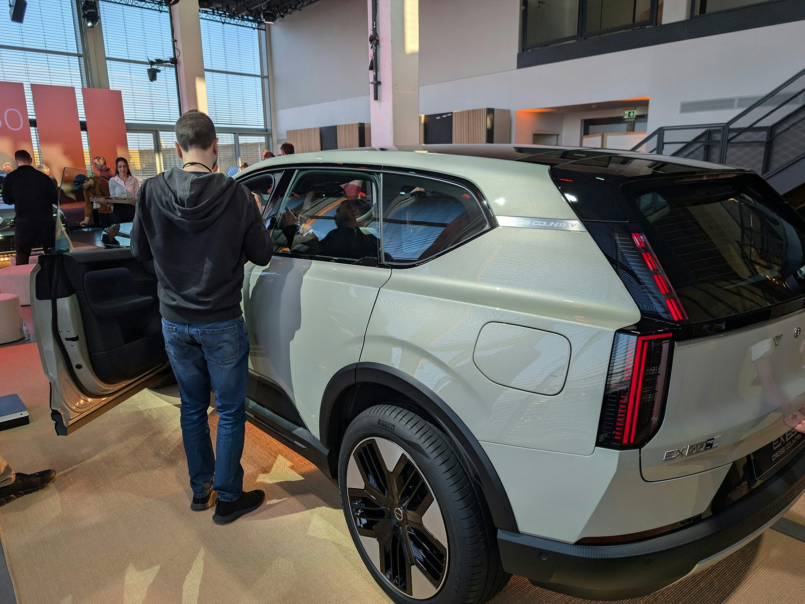 Volvo EX60 Sitzprobe Heckansicht