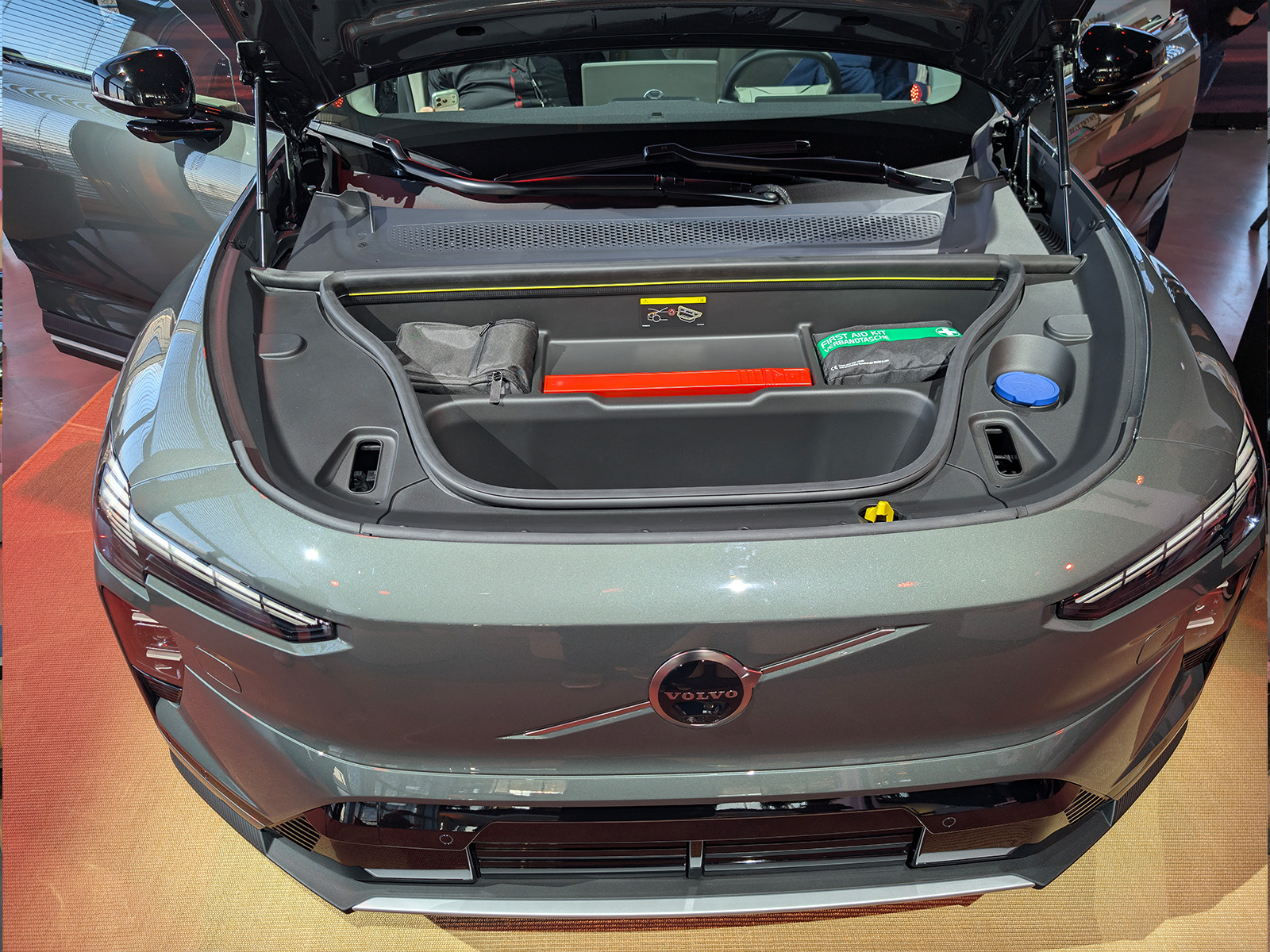 Volvo EX60 Sitzrpobe Frunk