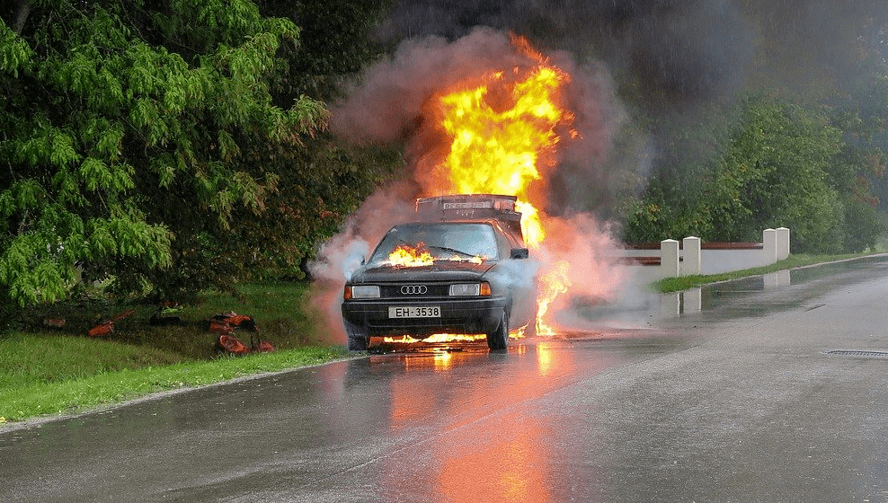 Brennendes Auto