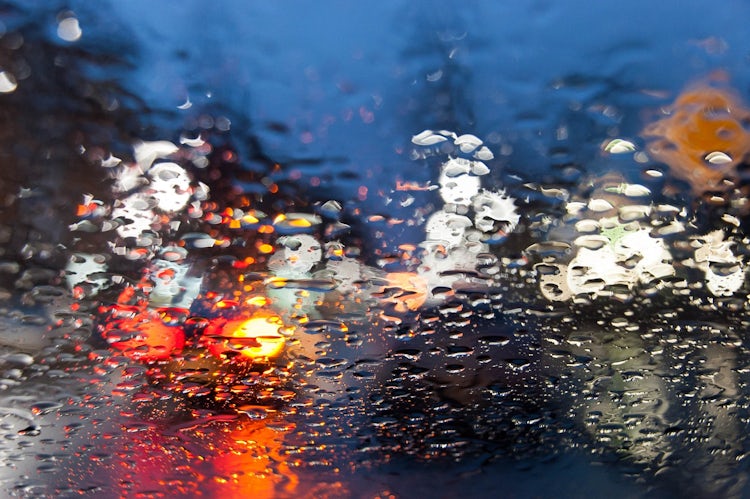 Feuchtigkeit im Auto vorbeugen - Wie entsteht Kondenswasser und was hilft  gegen beschlagene Autoscheiben?